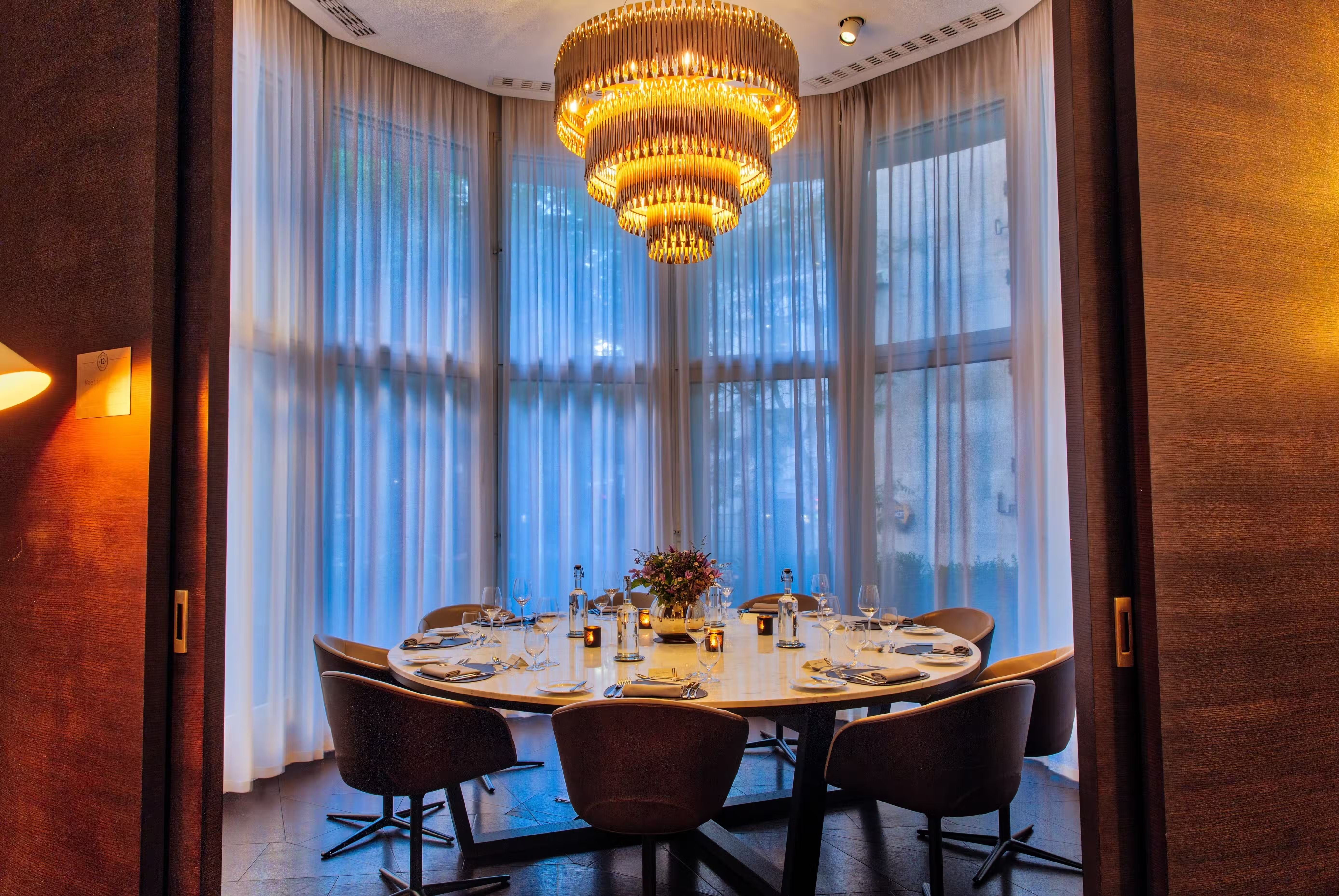 12 Hay Hill’s Ground Round mayfair meeting room 2