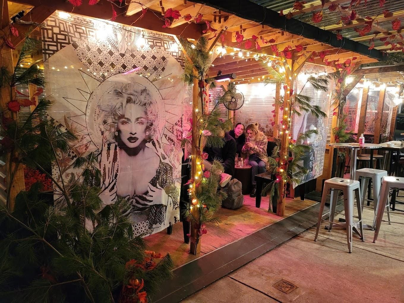 This outdoor SoHo bar sounds like a good idea: 142 Sullivan Bar image 3