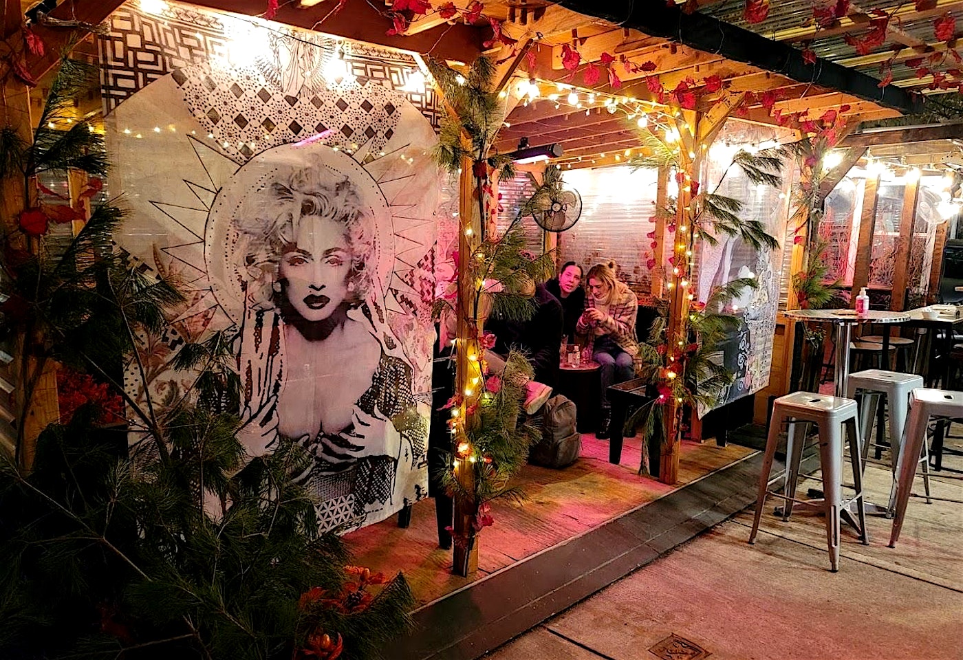 This outdoor SoHo bar sounds like a good idea: 142 Sullivan Bar image 3