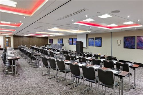 A flexible hotel conference venue with riverside views: Leonardo Royal London City image 2