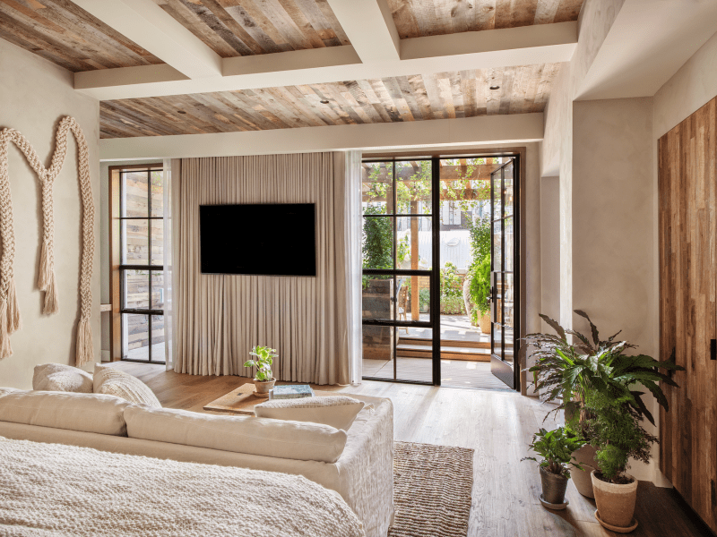 An airy Manhattan hotel for a summer party: 1 Hotel Central Park image 3