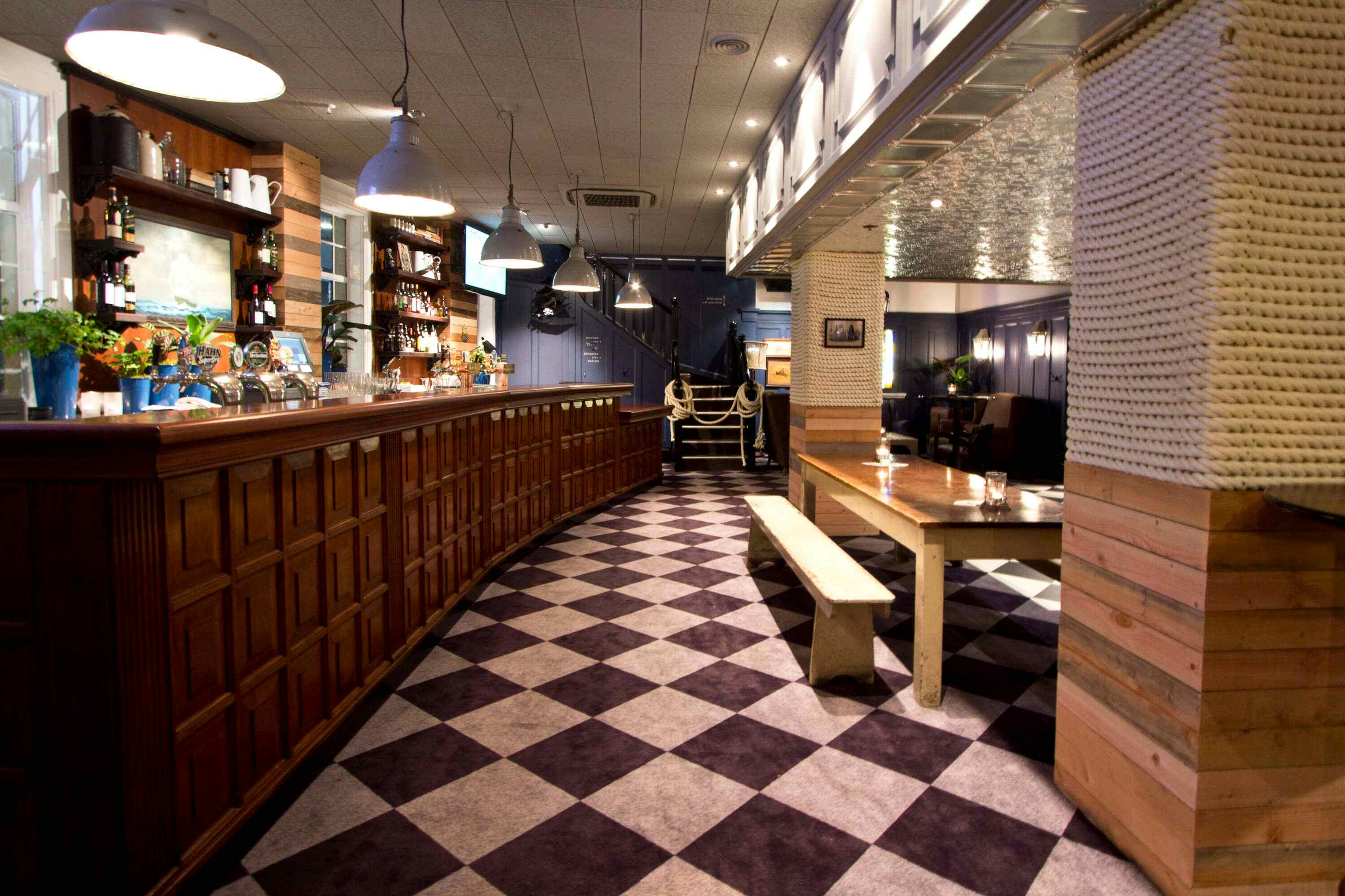 30 Knots, The Grand Hotel image 3