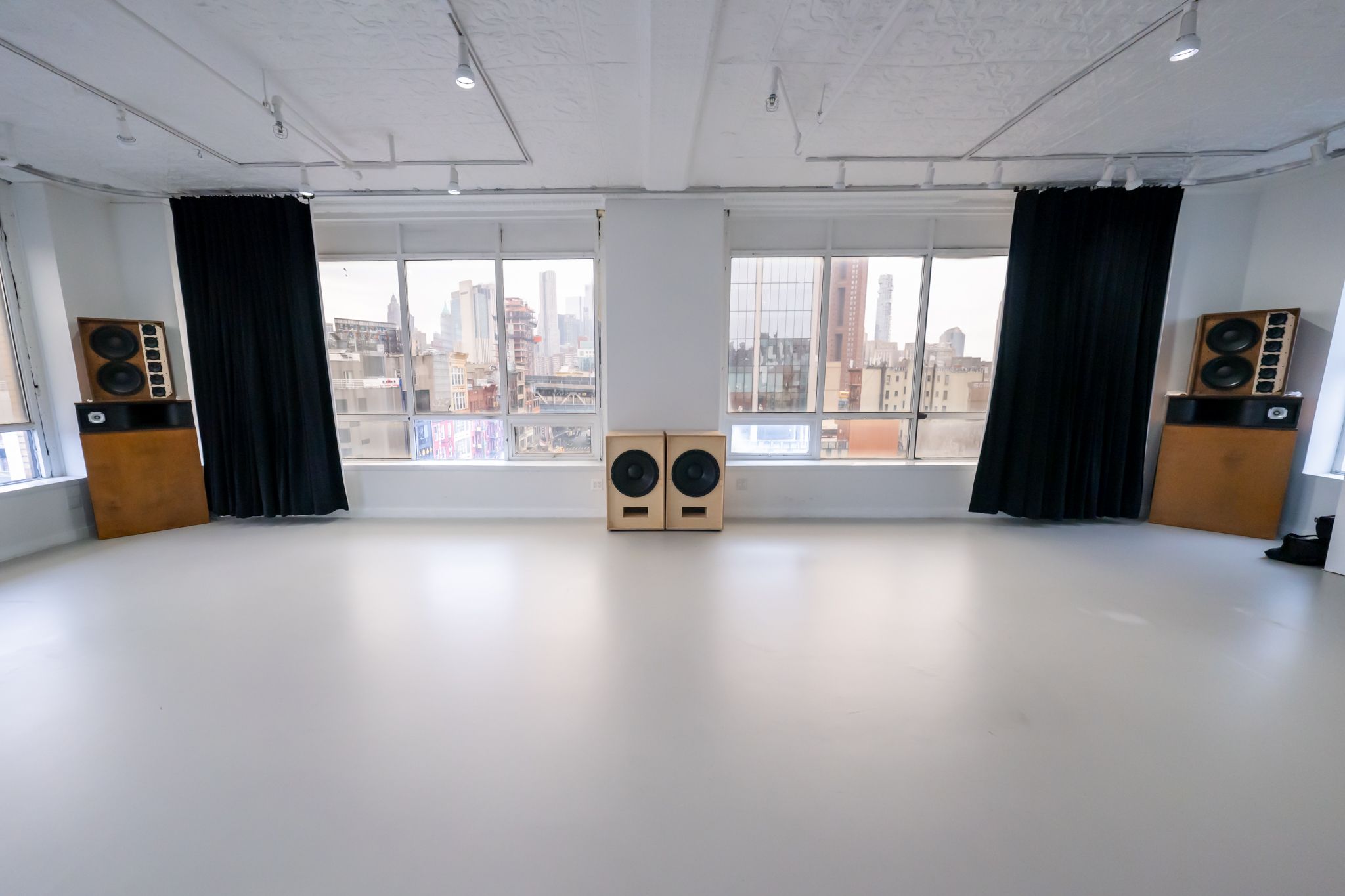 Sweeping views of the city from 42n Studios, a conference venue on the Lower East Side in NYC. 
