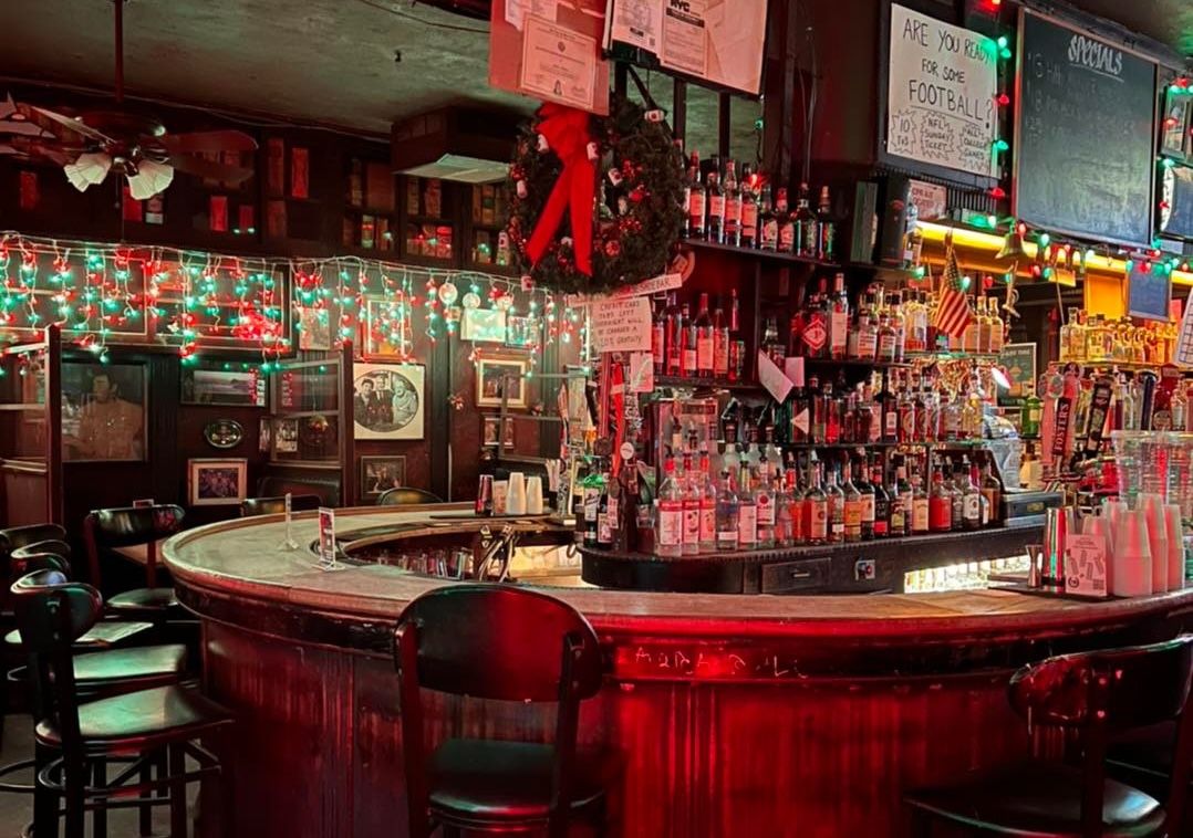 The godfather of dive bars... dun dun: 7b Horseshoe Bar image 2