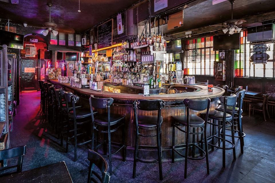 The godfather of dive bars... dun dun: 7b Horseshoe Bar1