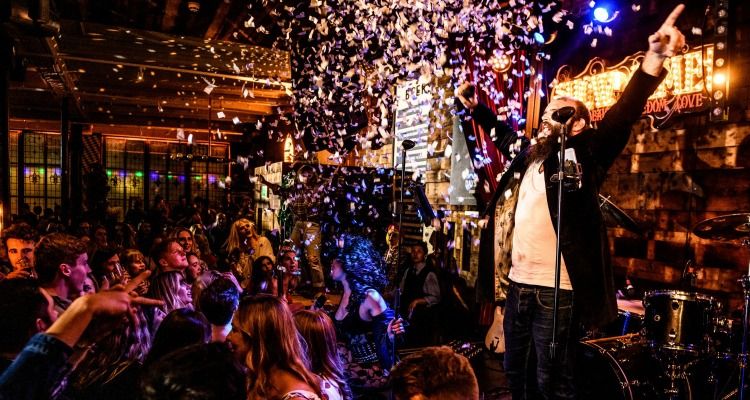 Albert Schloss Manchester Spinningfields bar 2