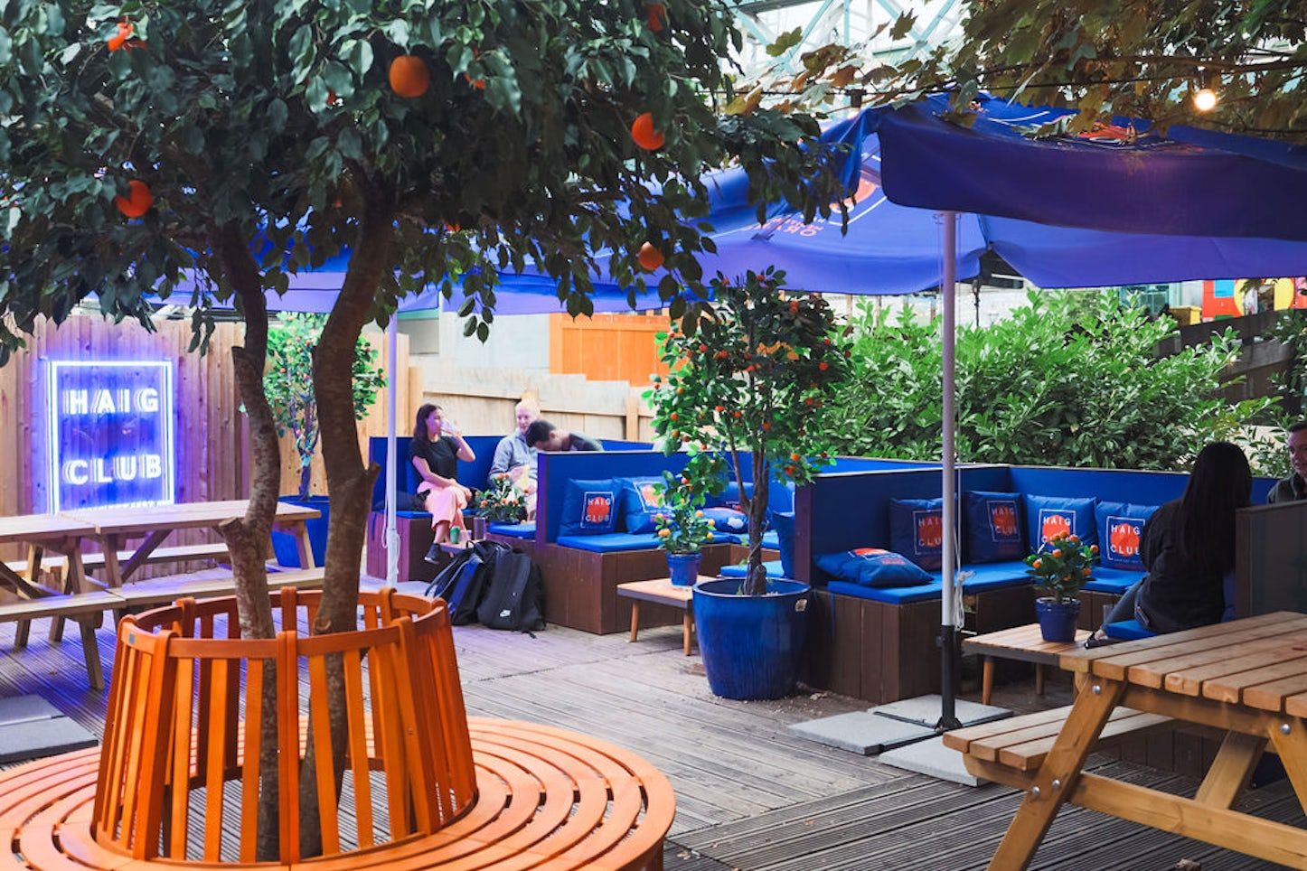 Between the Bridges:The Garden / Alpine Lodge Unique Christmas Party Venue 