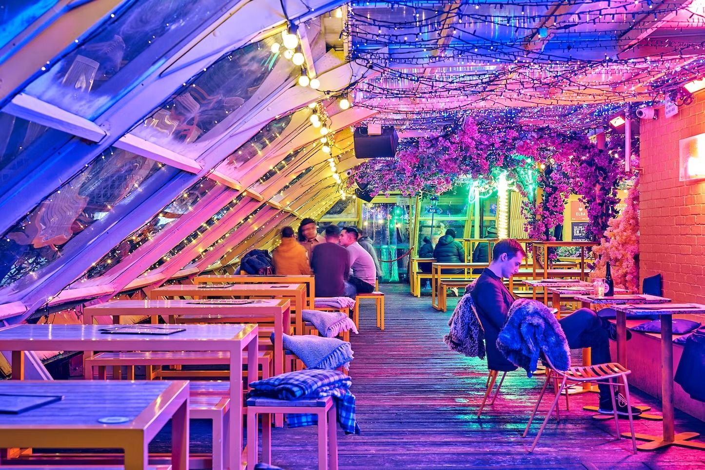 A one-way fight to the Island of Elba: Bar Elba image 3