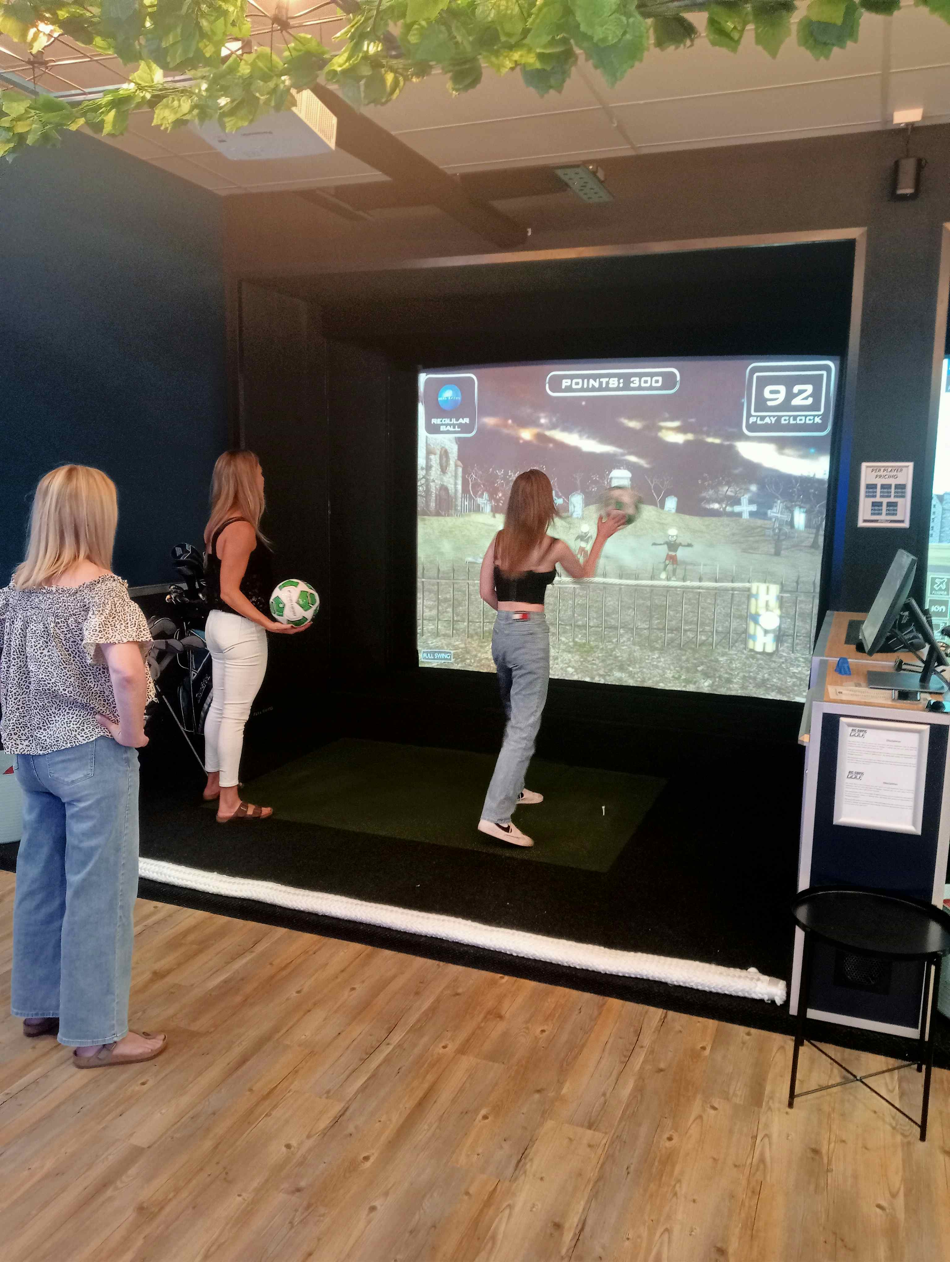 Big Swing Golf, Mile End1