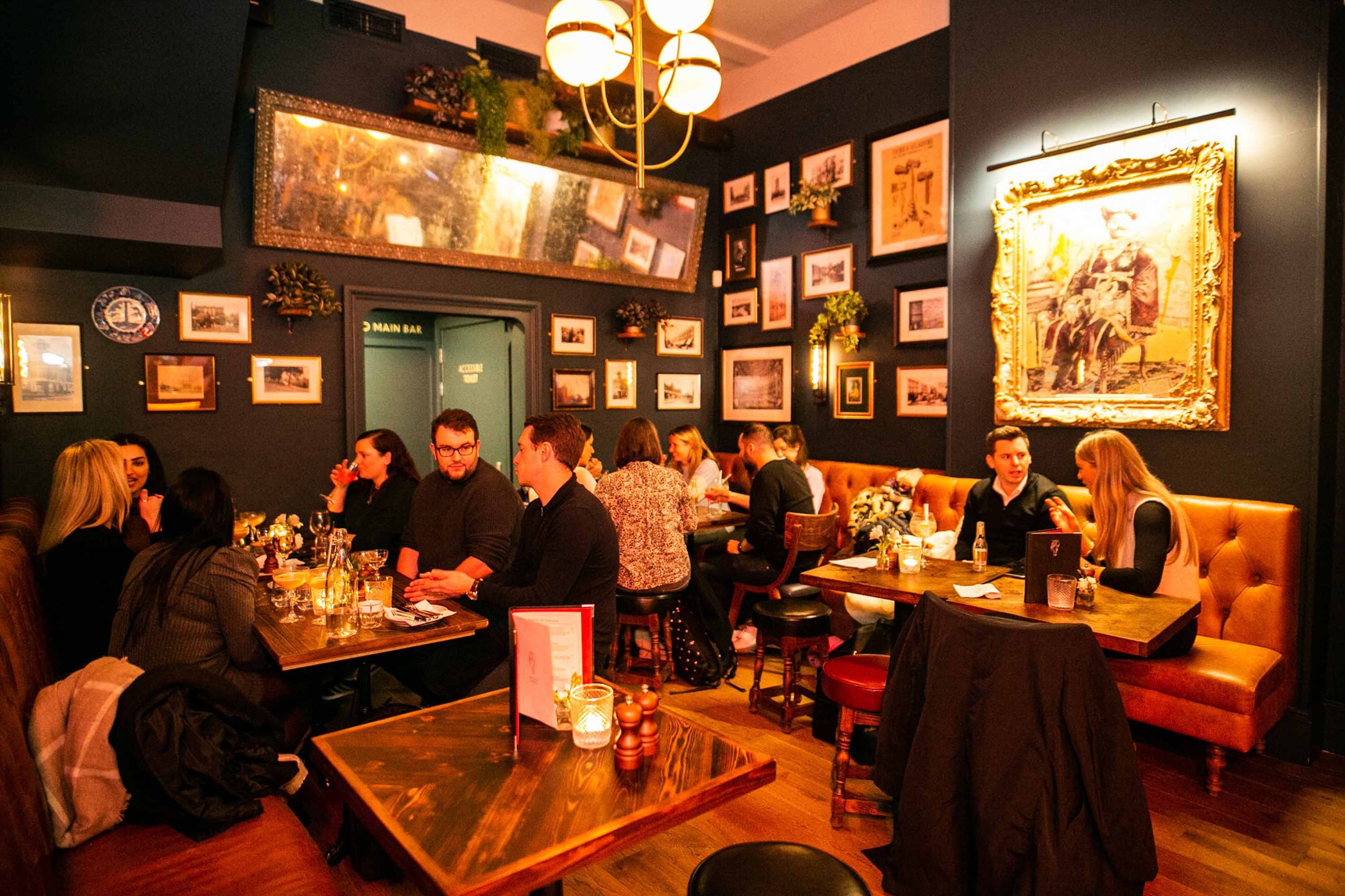 Black Horse Fitzrovia bar