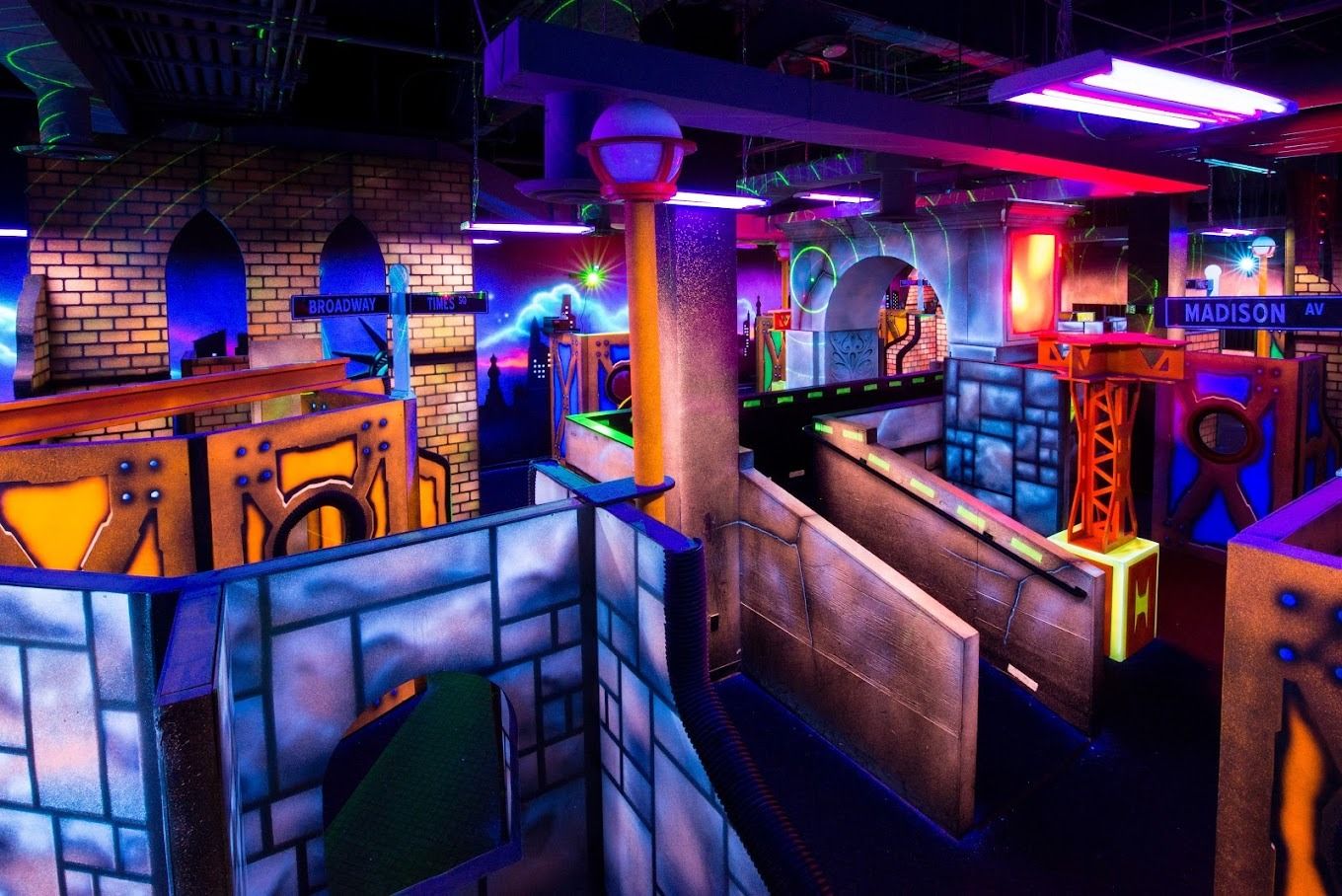 An upscale, retro-style bowling venue in NYC: Bowlero image 3