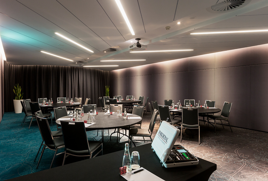 Cockle Bay Room, Park Royal Darling Harbour1