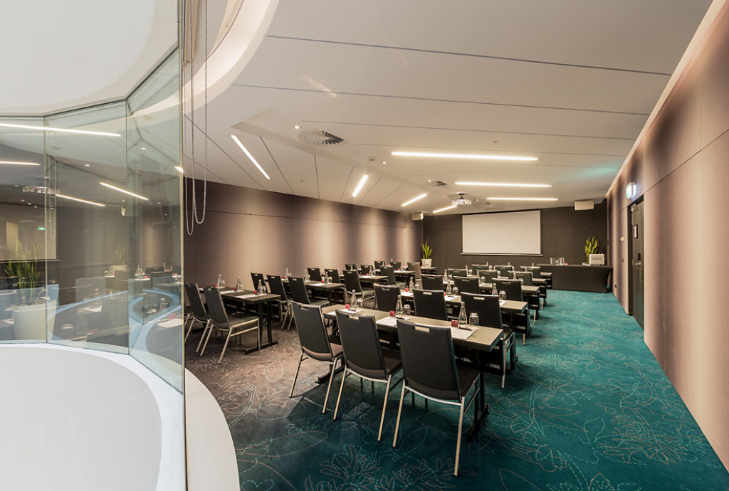 Cockle Bay Room, Park Royal Darling Harbour image 2