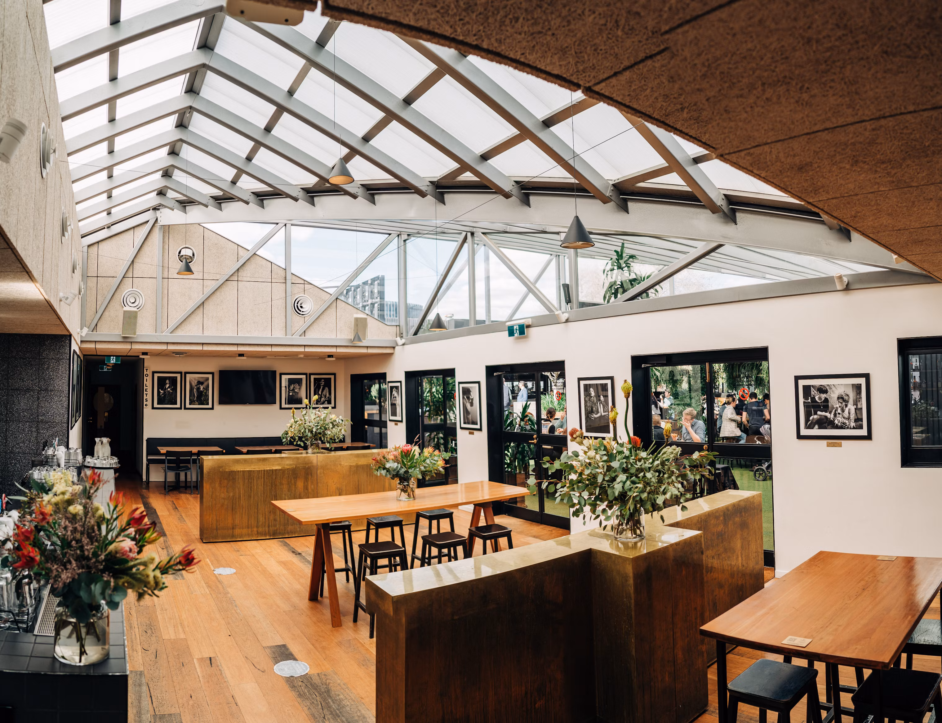 City Bay, Corner Hotel  image 3