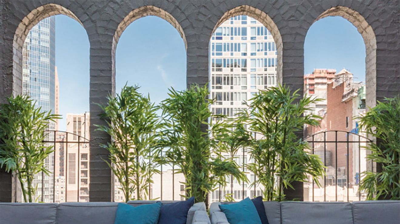 In the shadow of the Empire State Building: Cloud Social Rooftop Bar image 3