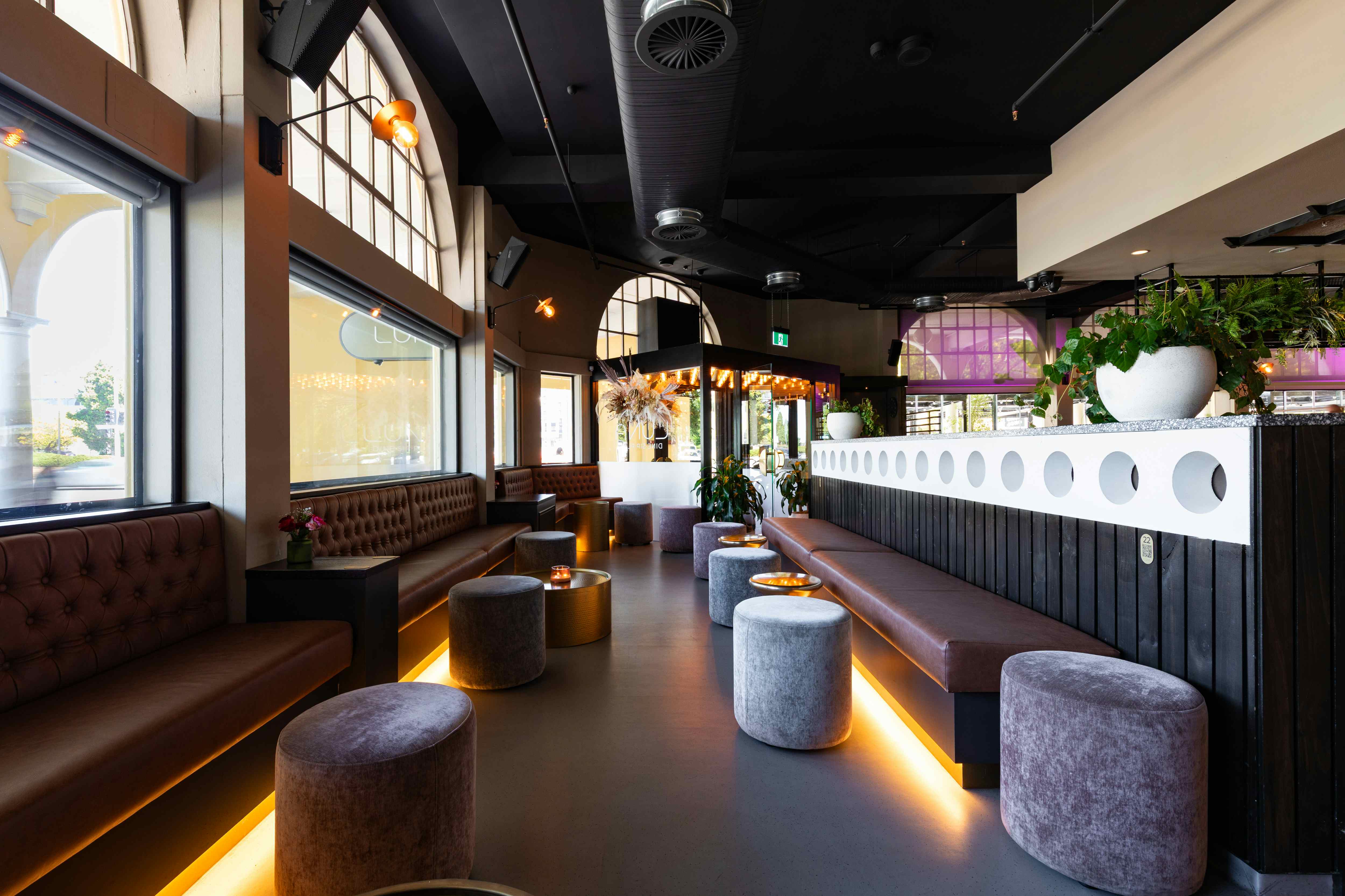 Cocktail Lounge, Luna Bar  image 3