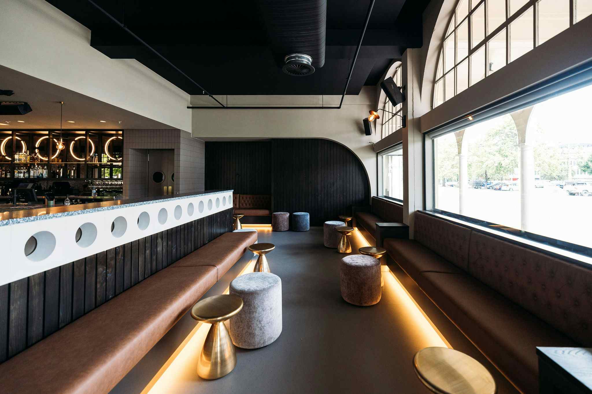 Cocktail Lounge, Luna Bar image 2