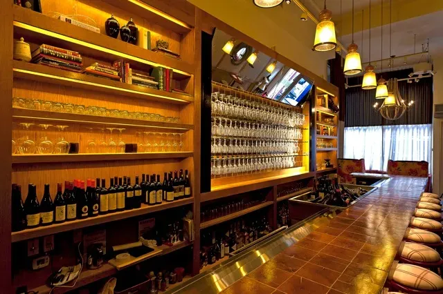 A snug female-owned wine bar in Manhattan: Corkbuzz 1