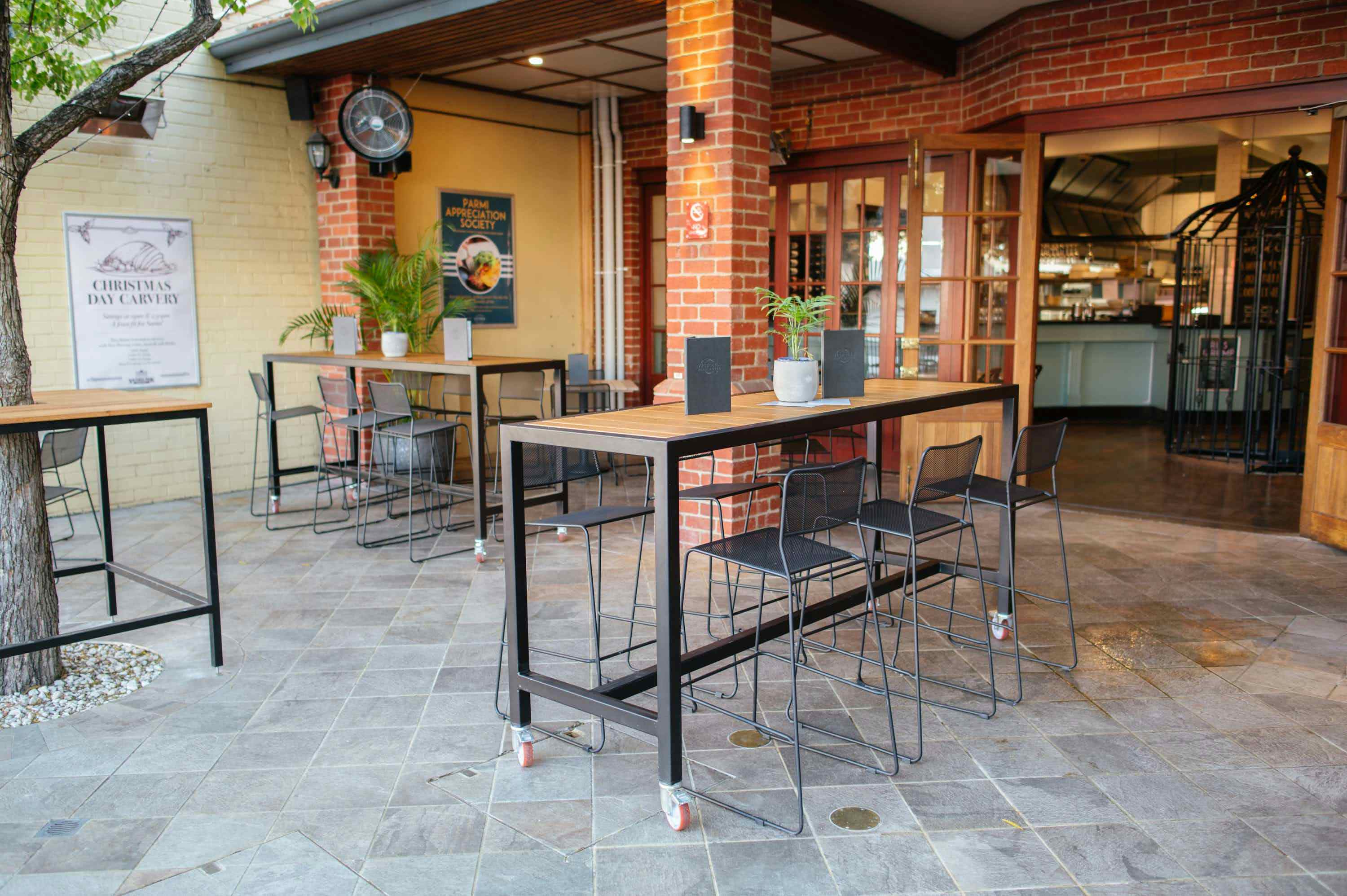 Courtyard, Victoria Park Hotel image 2