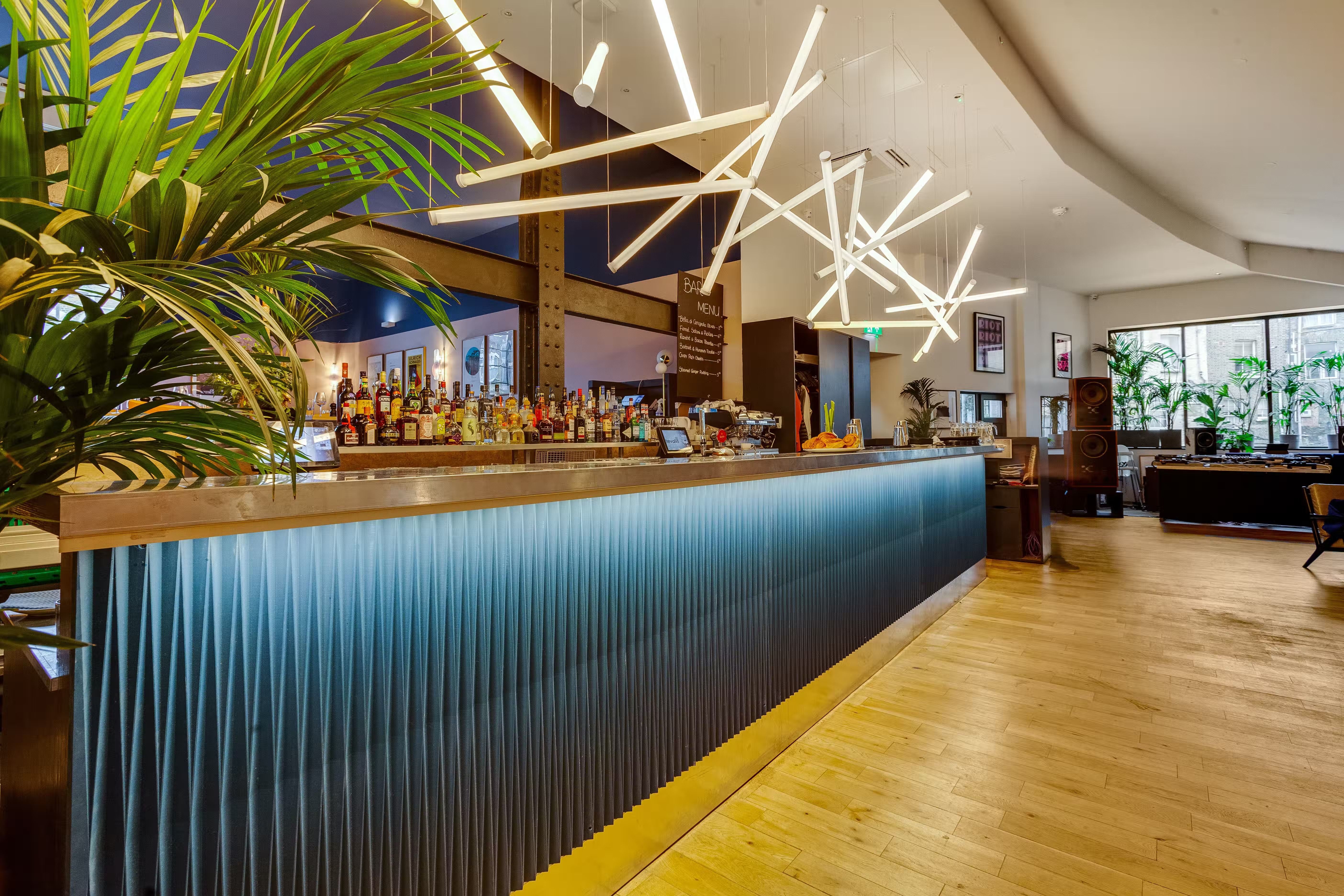 Hackney's multi-arts bar to hire out: EartH image 2