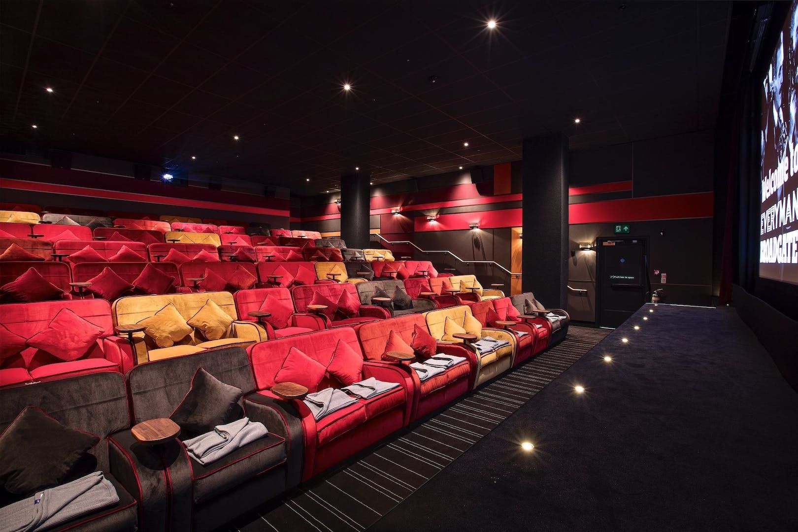 A London art-deco conference room big on presentation: Everyman Broadgate1