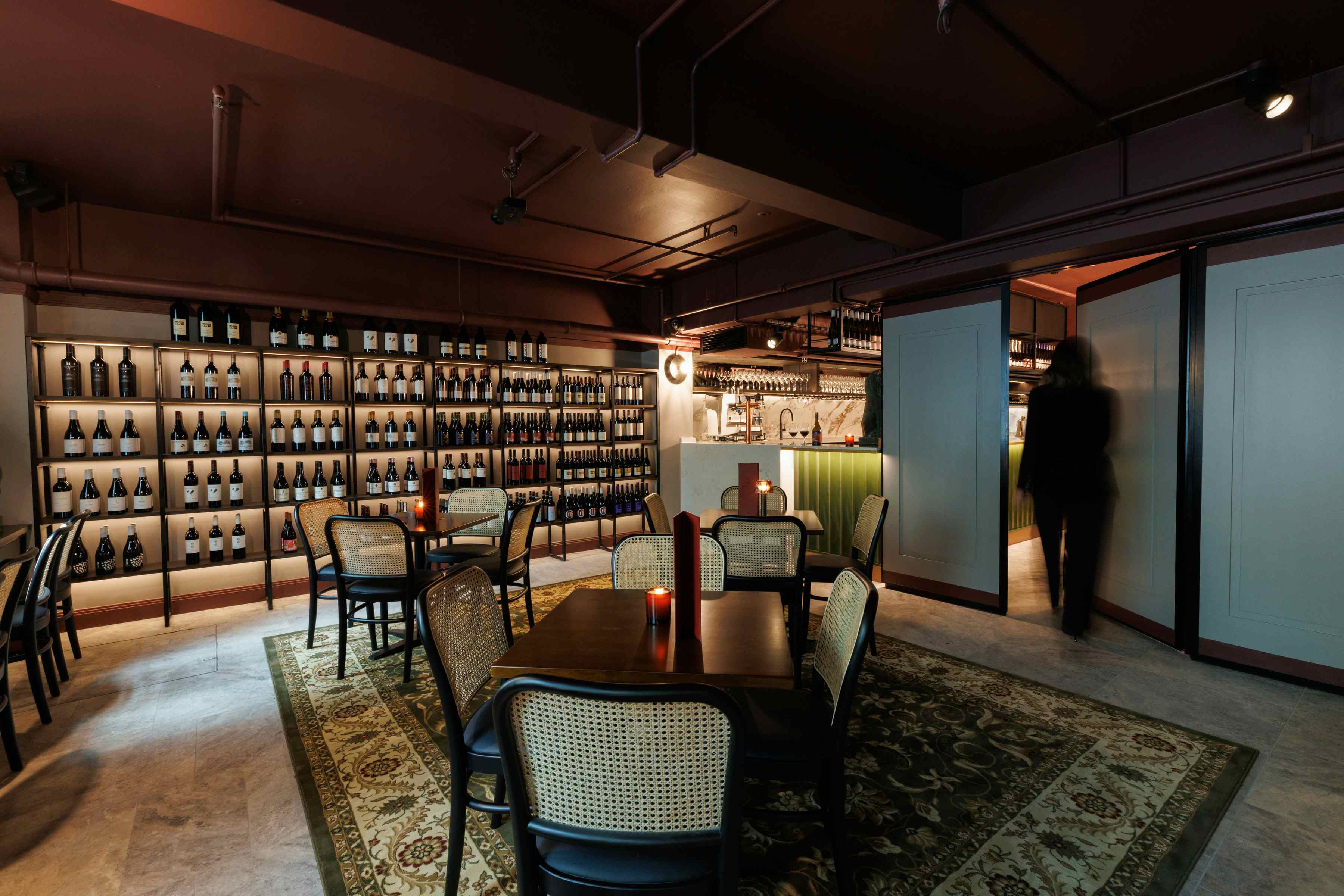 Exclusive Hire, Bar Messenger1