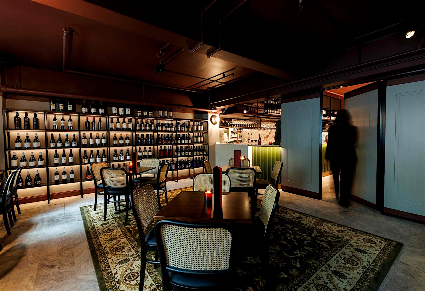 Exclusive Hire, Bar Messenger1