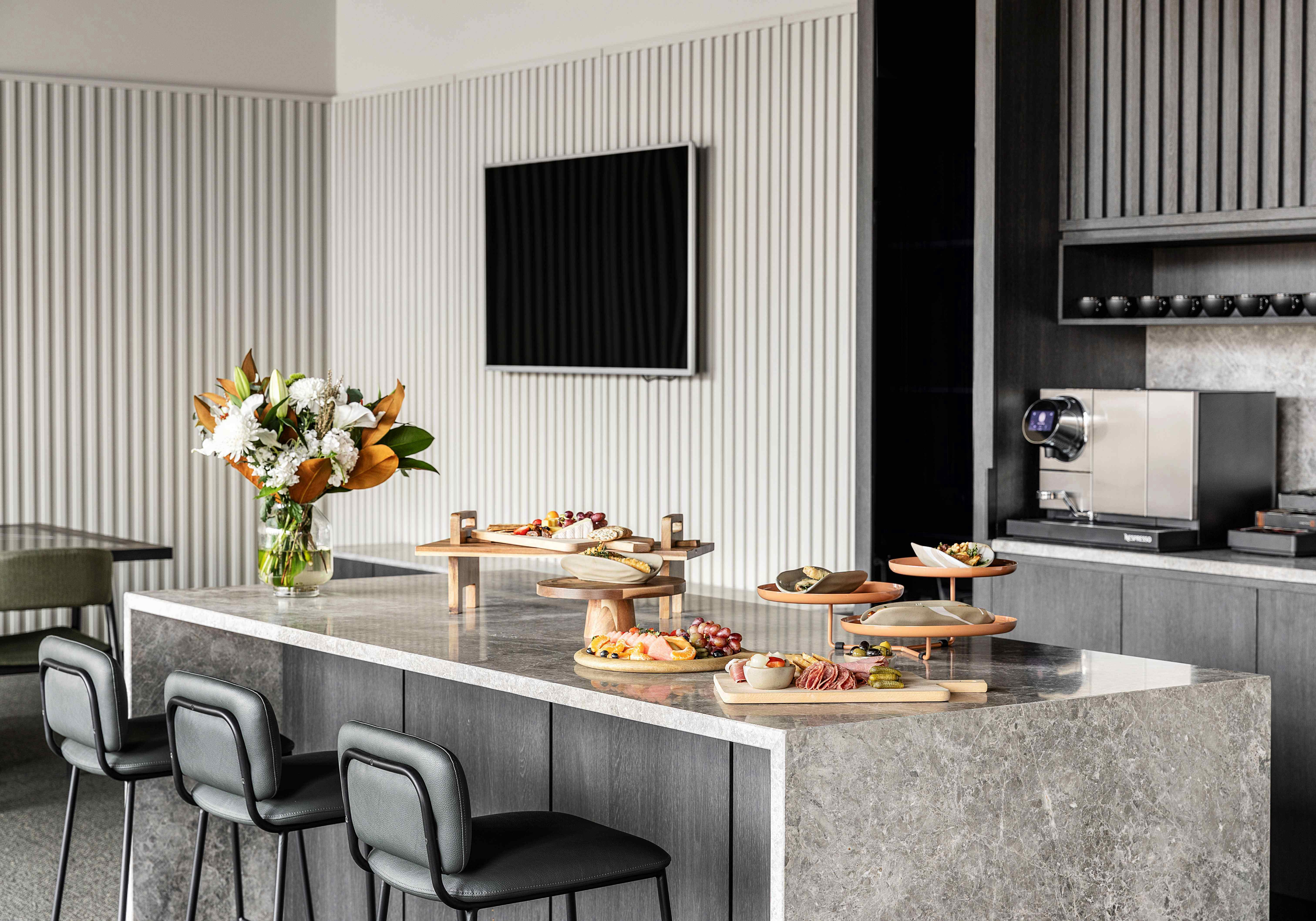 Executive Lounge, Oakwood Premier Melbourne image 2