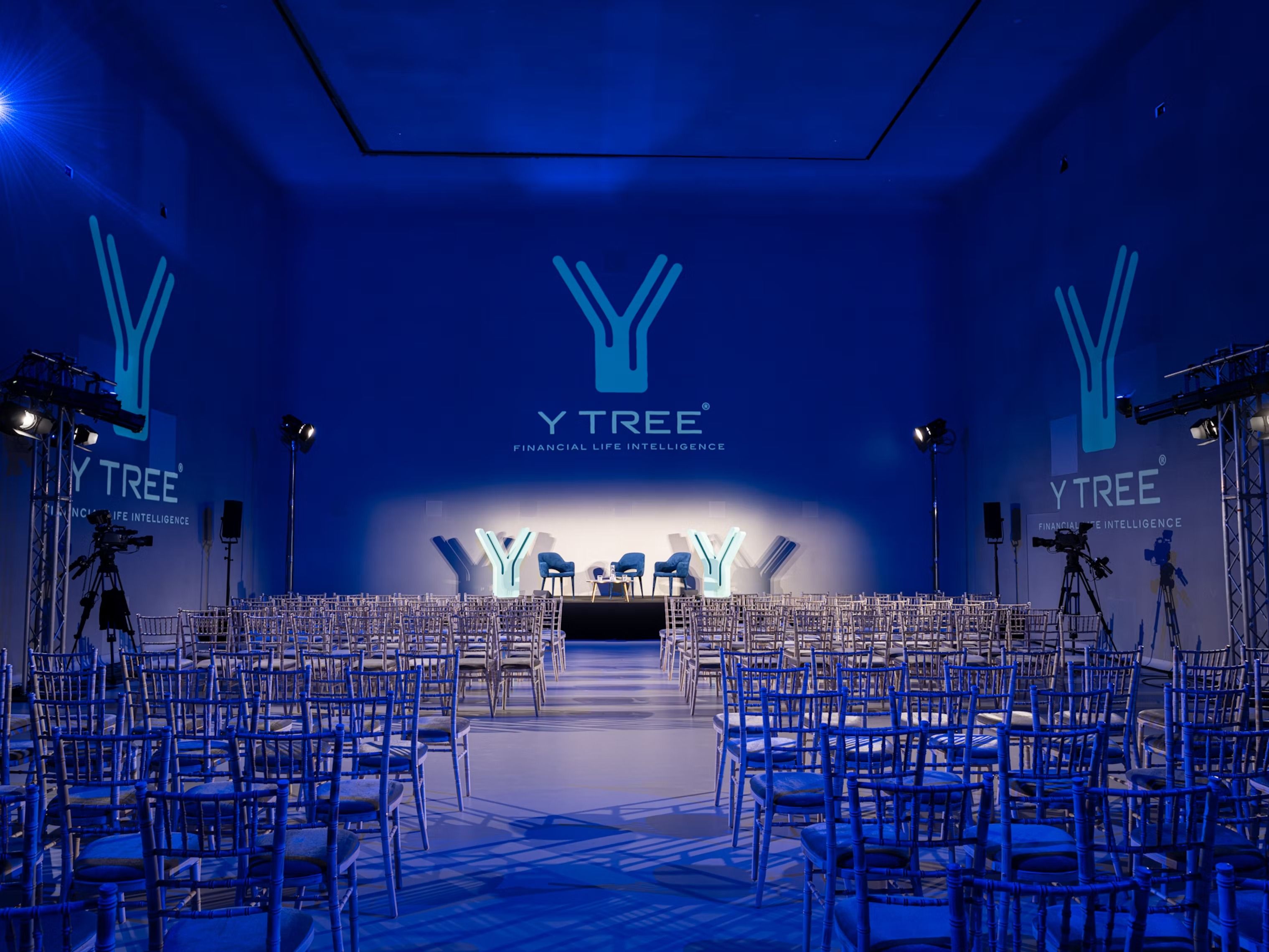 Frameless london exhibition space 