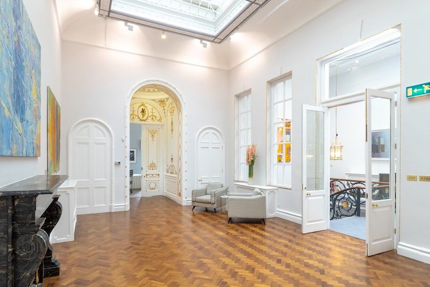An elegant meeting room with a view of Londons finest: Carlton House Terrace image 3