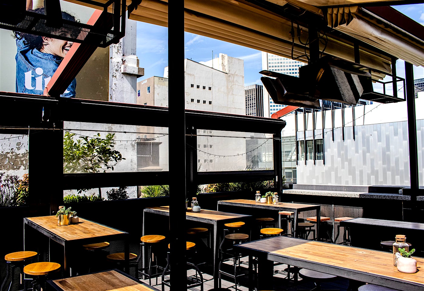 Goldilocks Rooftop Bar, Goldilocks Bar1