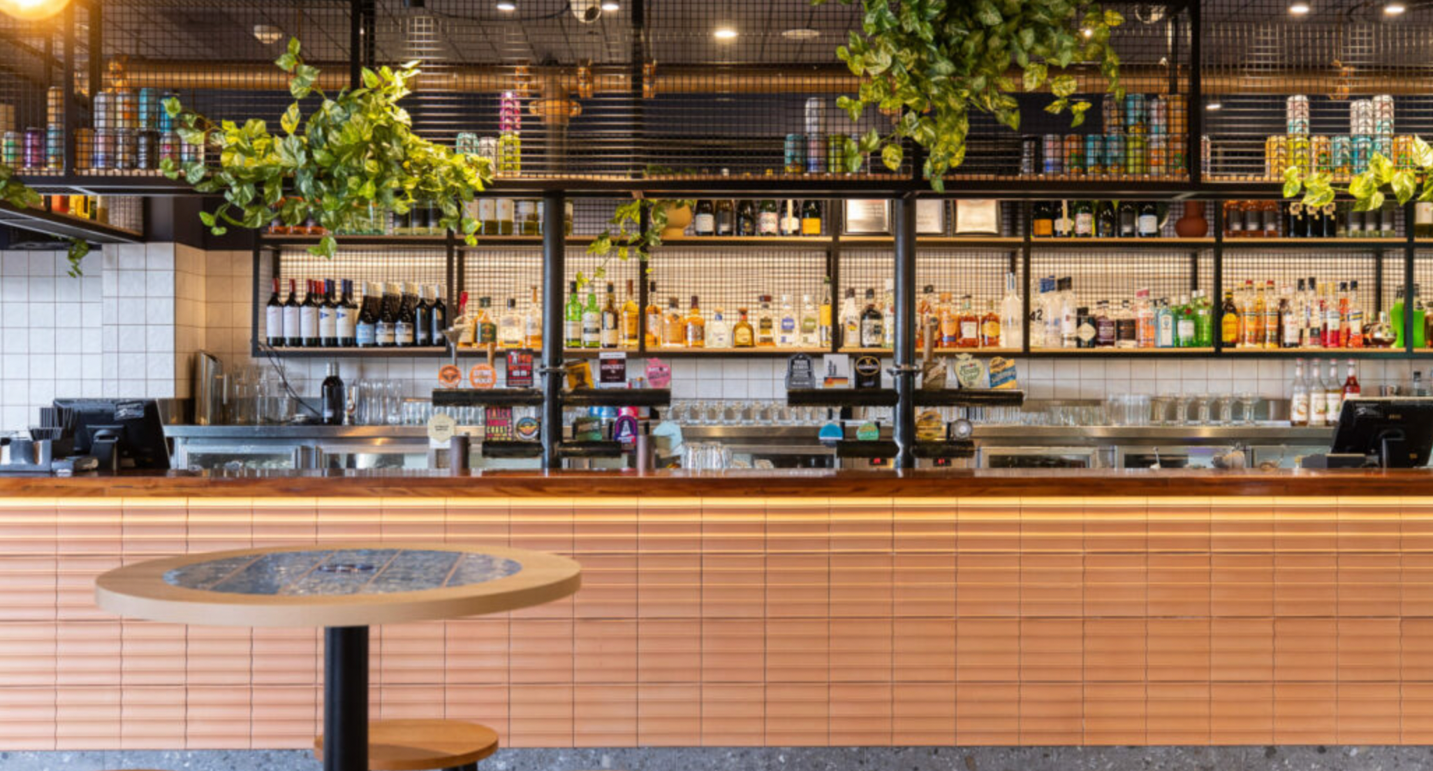 Ground Floor Exclusive, Henley's Bar & Kitchen image 2