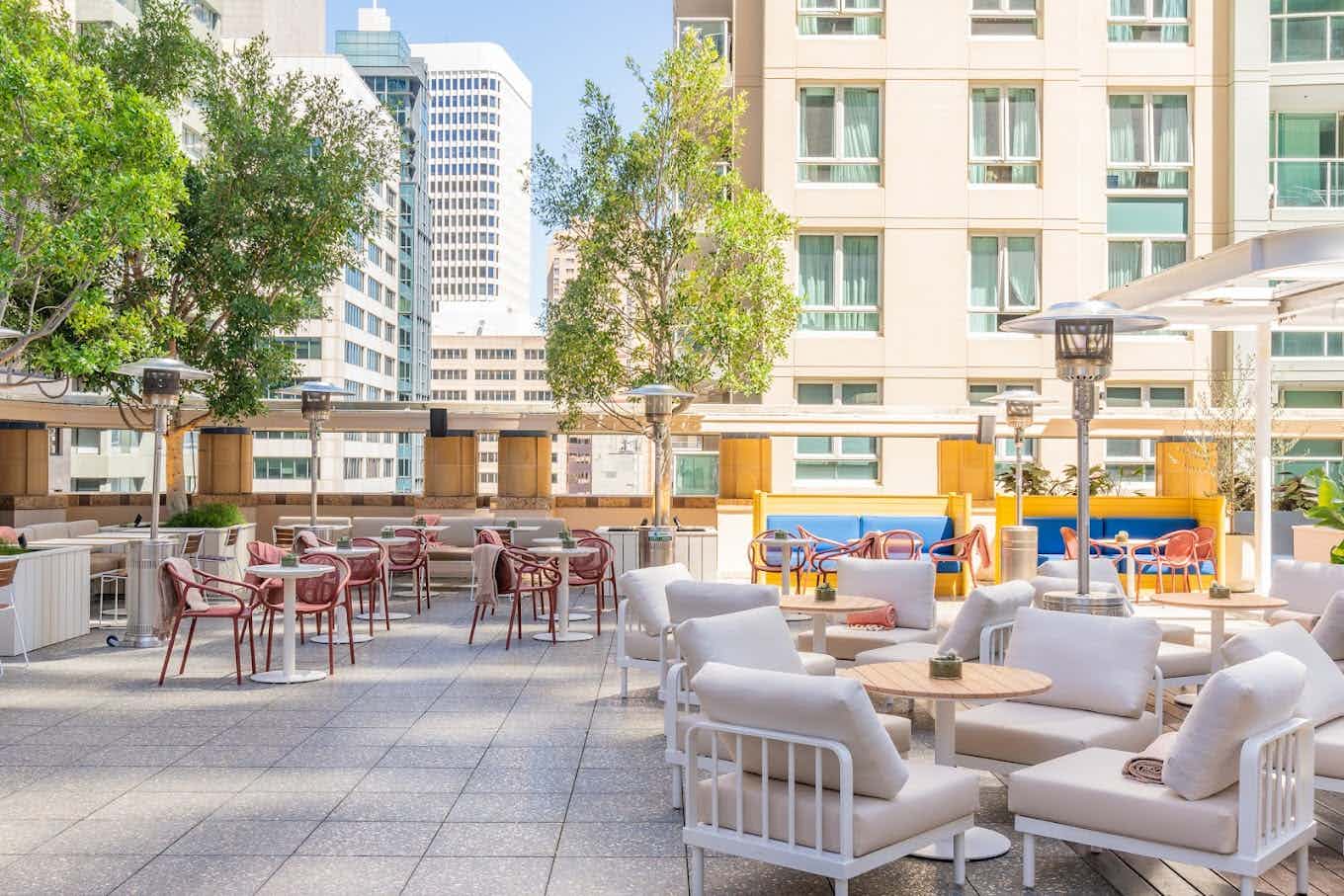Soak Up the Good Weather at These Delightful Sydney's Outdoor Venues