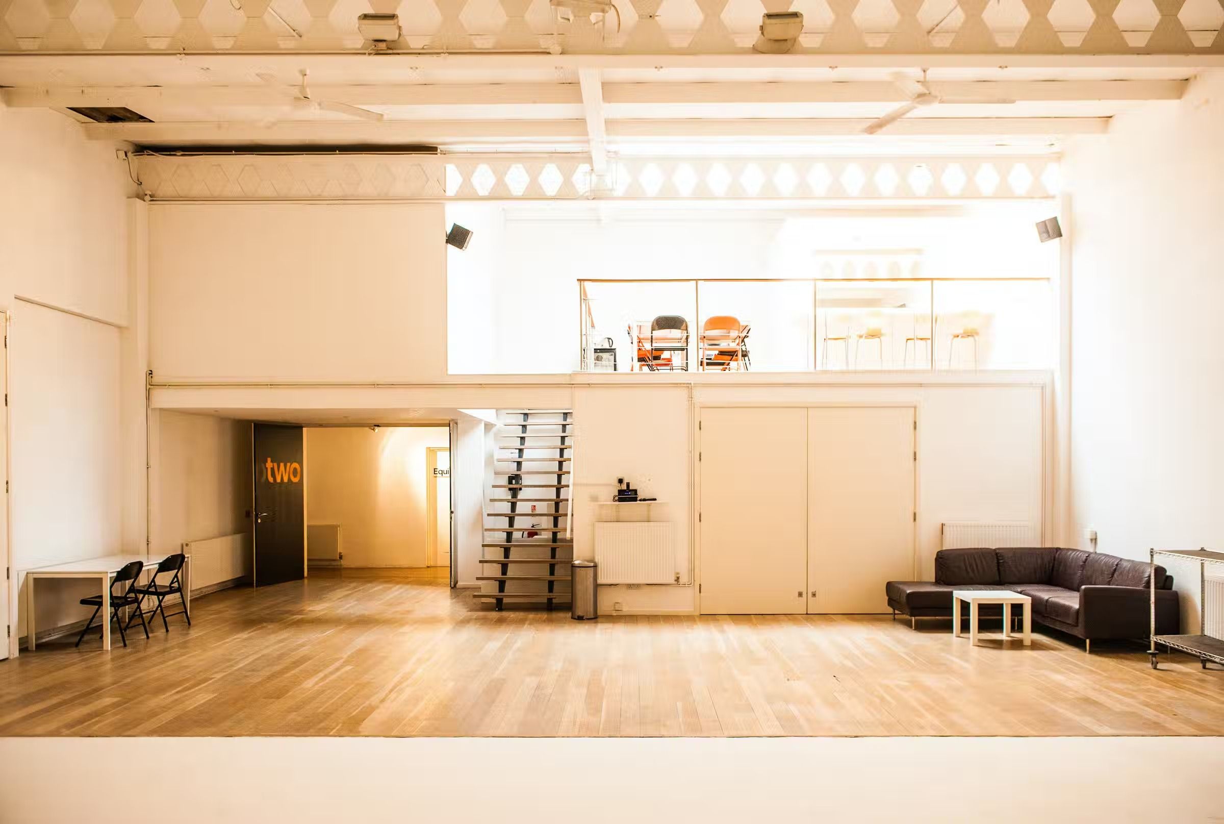 A large photo studio: Jet Studios1