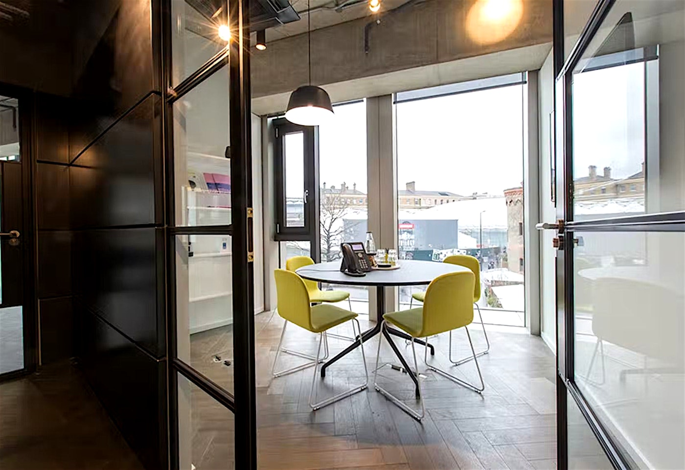 Hire a modern meeting room in Kings Cross