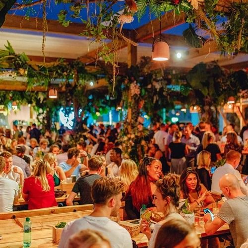 Take the right turn to reach this outdoor bar: Lost in Brixton image 2