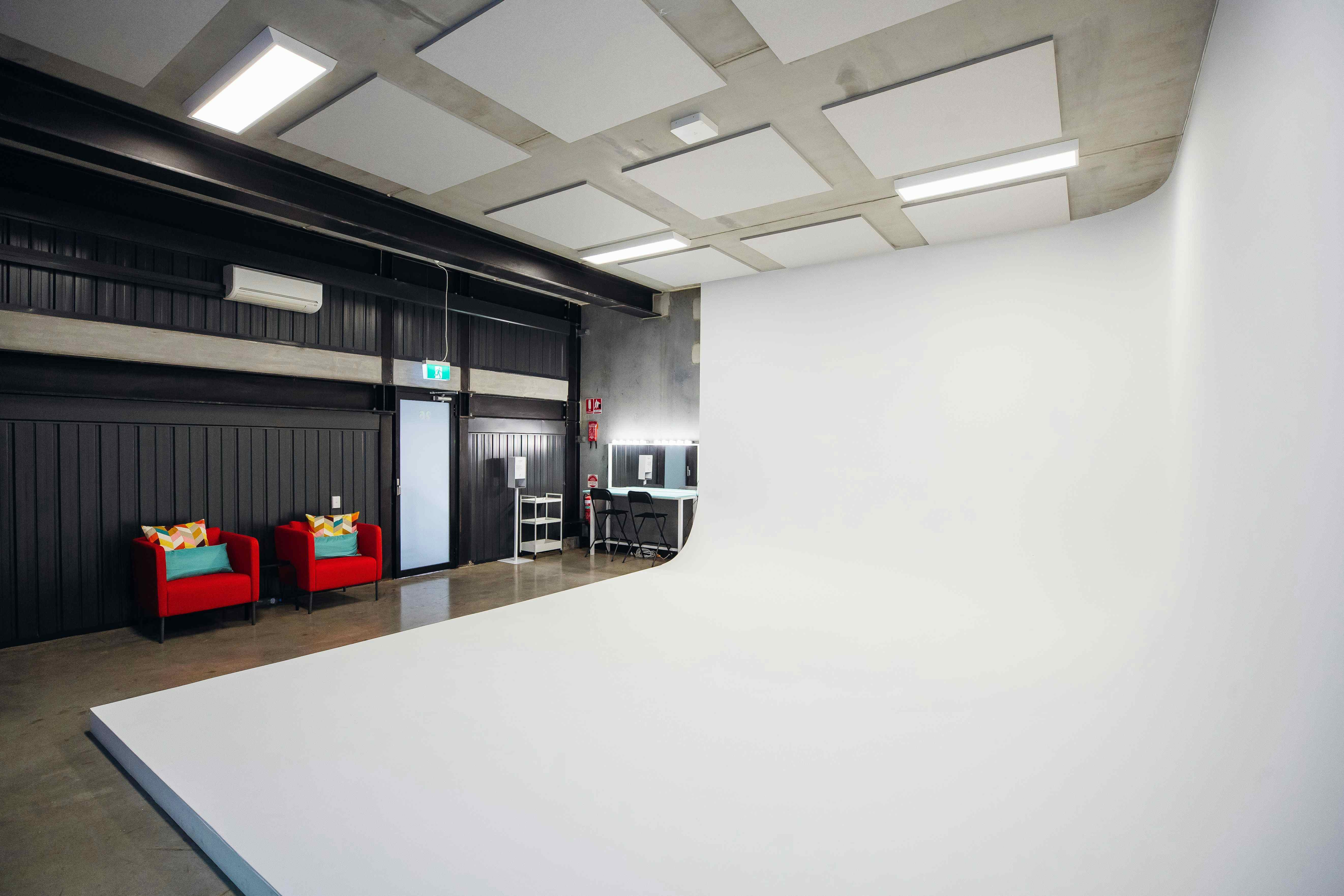 Exclusive Hire, Mimmynvovo Studio image 3