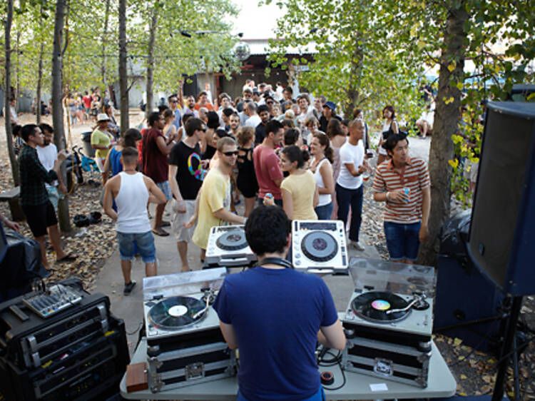 A summer party good enough for Mister Sunday: Nowadays image 2