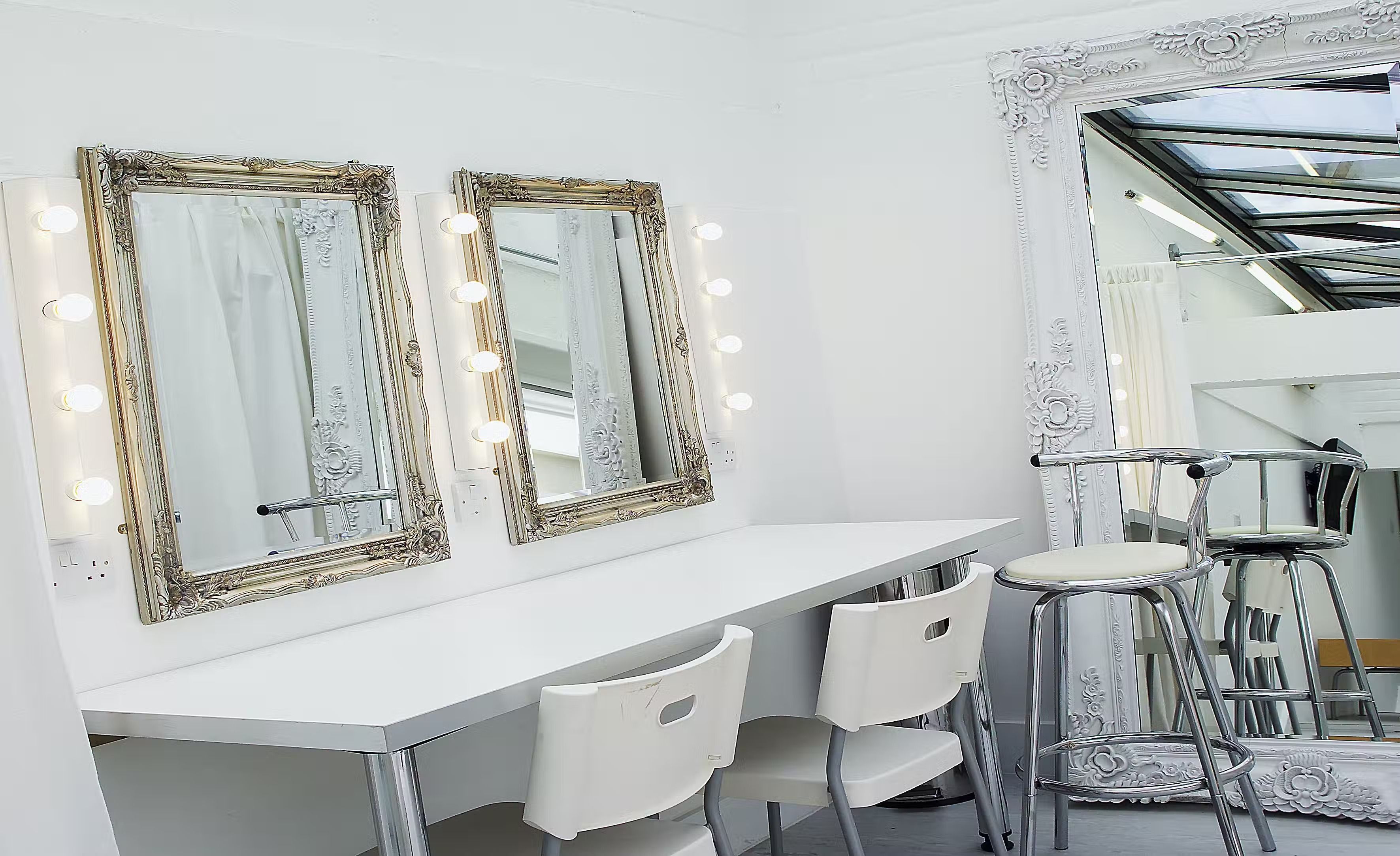 A minimalist photo studio: N1 Studios image 2