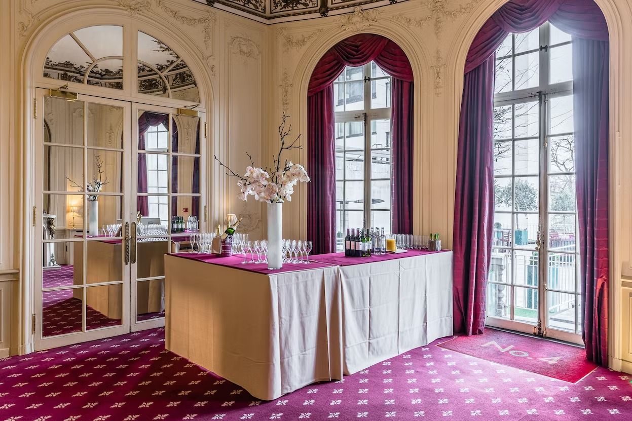 No. 4 Hamilton Place, London Hall 