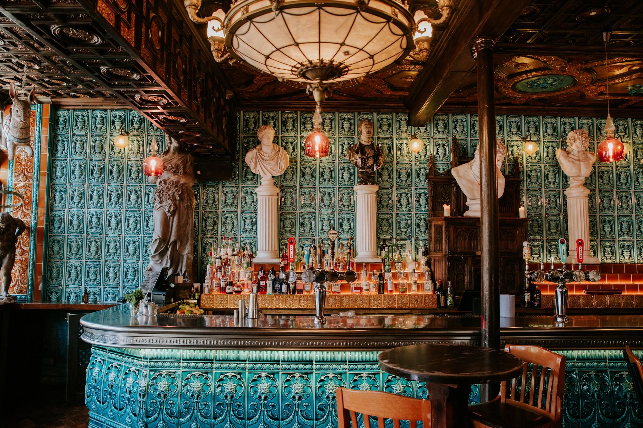 Old queen's head angel pub