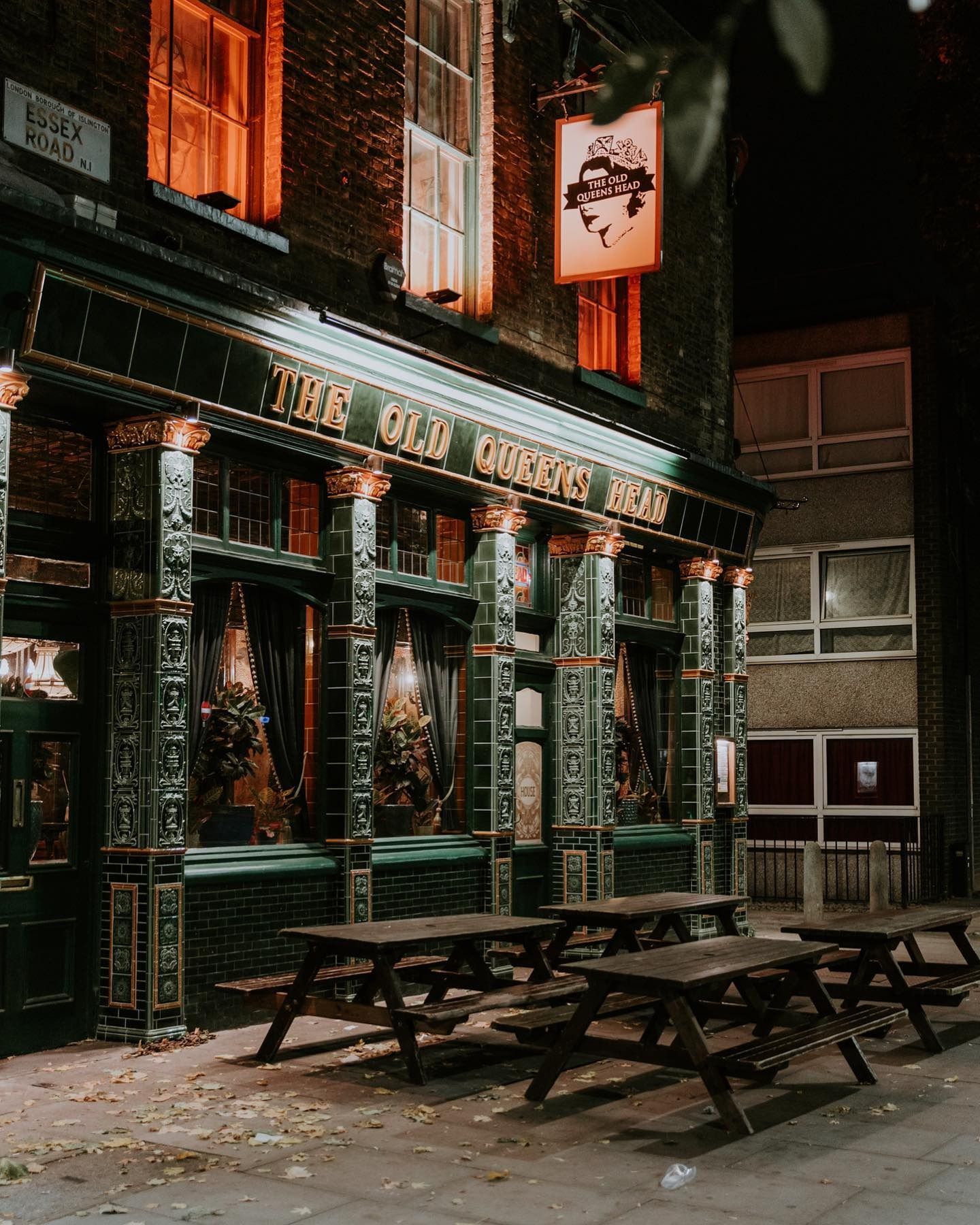 Old queen's head angel pub