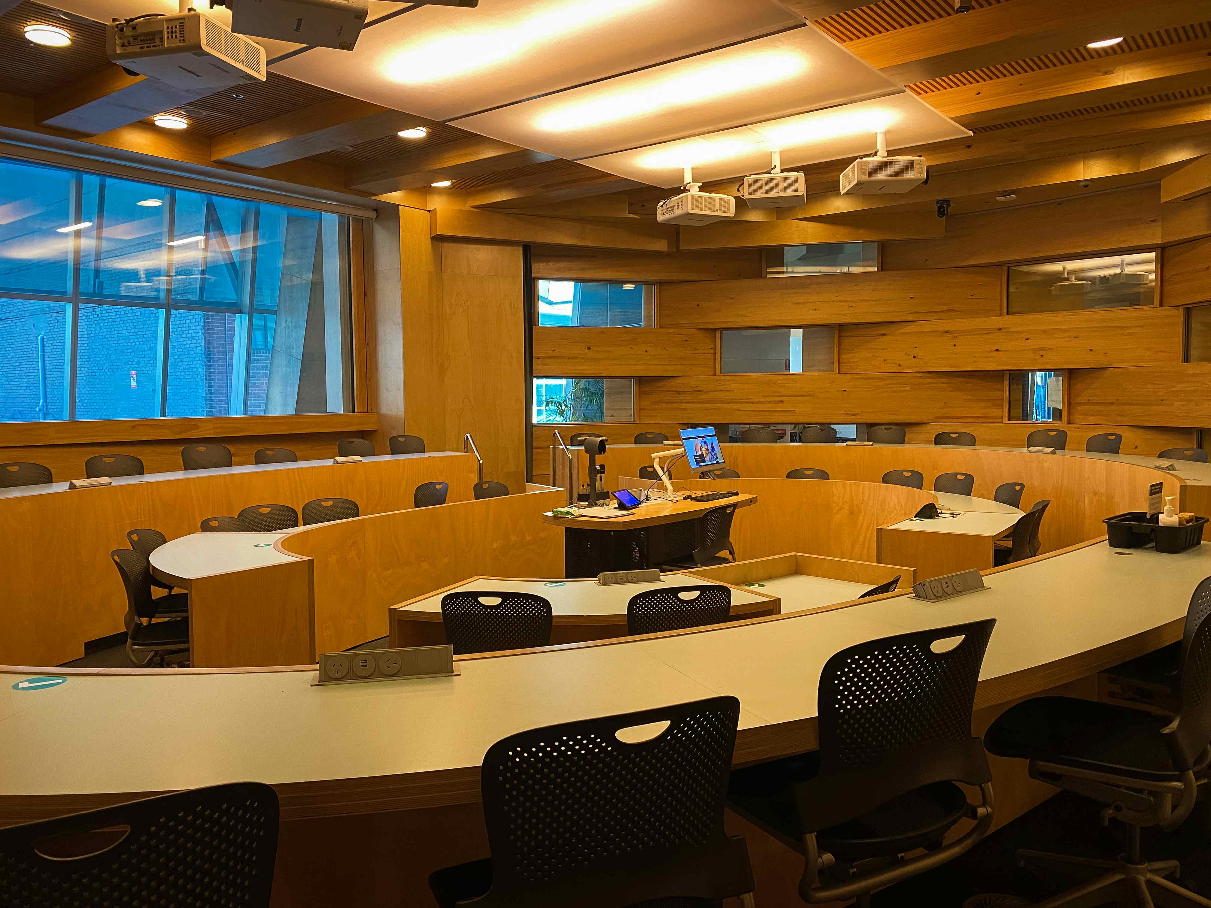 Oval Classroom, University of Technology Sydney  image 2