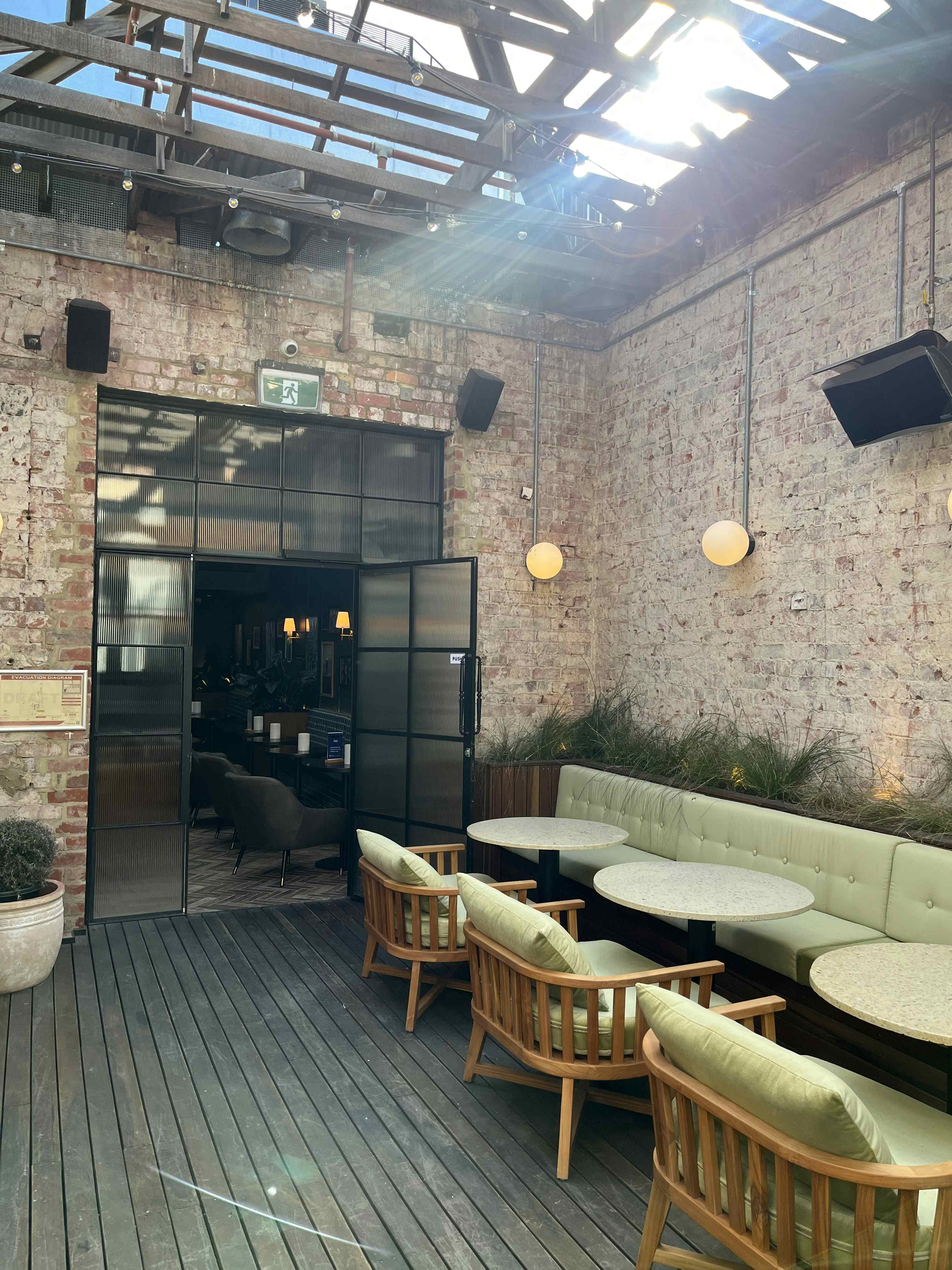 Parlour, The Wild Geese Hotel image 3