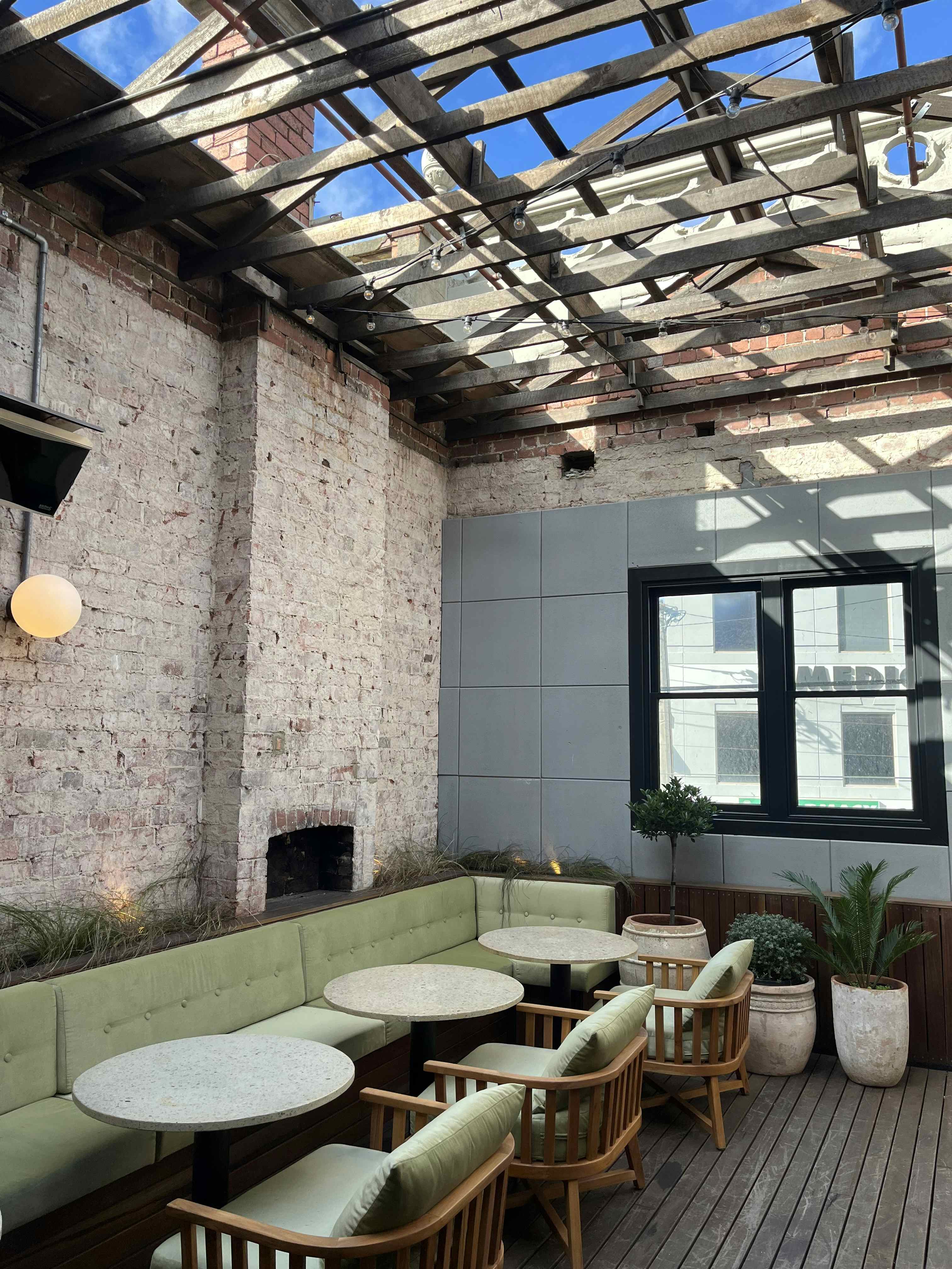 Parlour, The Wild Geese Hotel image 2