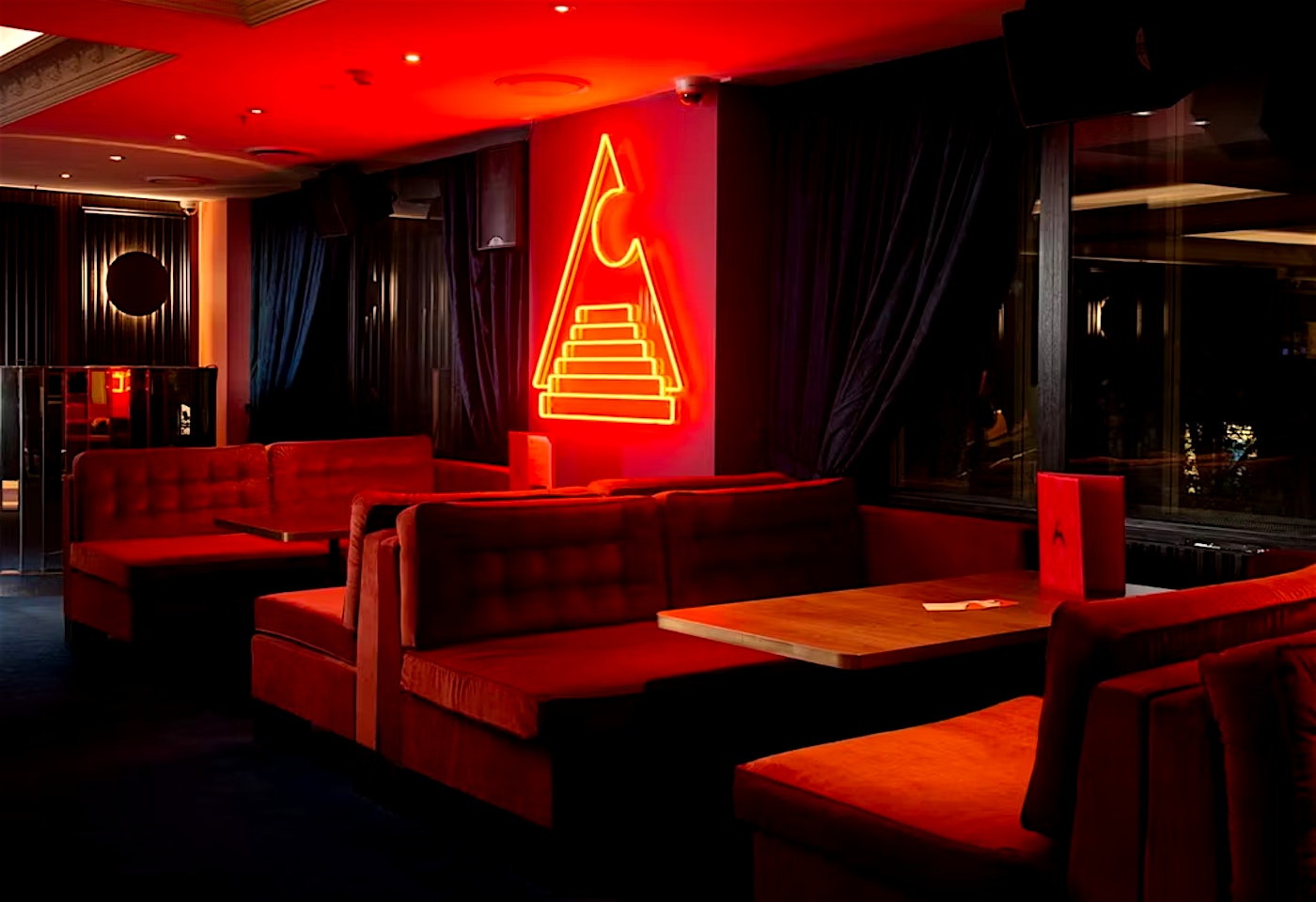 Potts Point Hotel, Boogie Mountain image 2