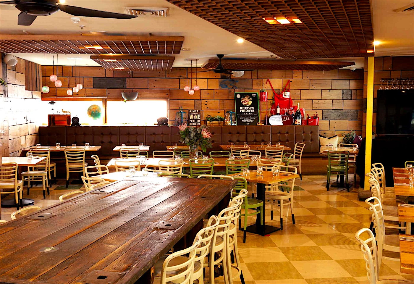 Restaurant, Henry and the Fox1