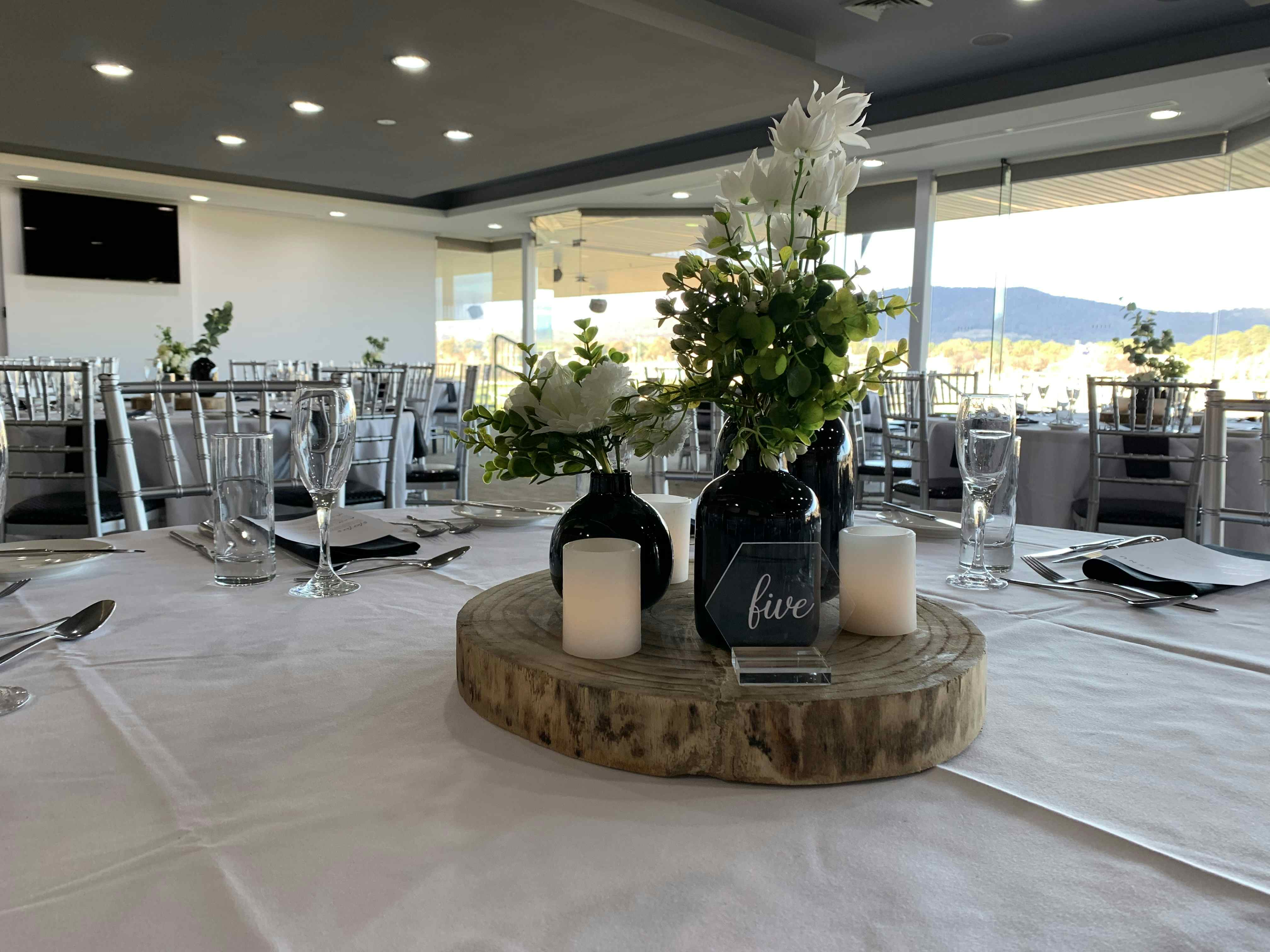 Thoroughbred Park | Rich Reward Room | Close up Decoration | 2