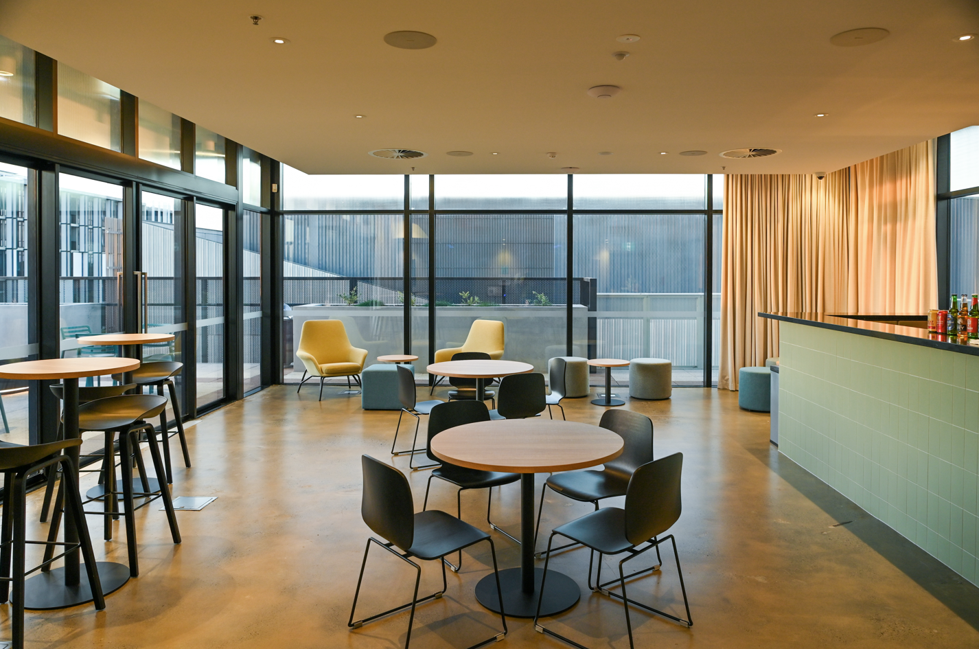 Rooftop Lounge, Nesuto Curtin Hotel image 3