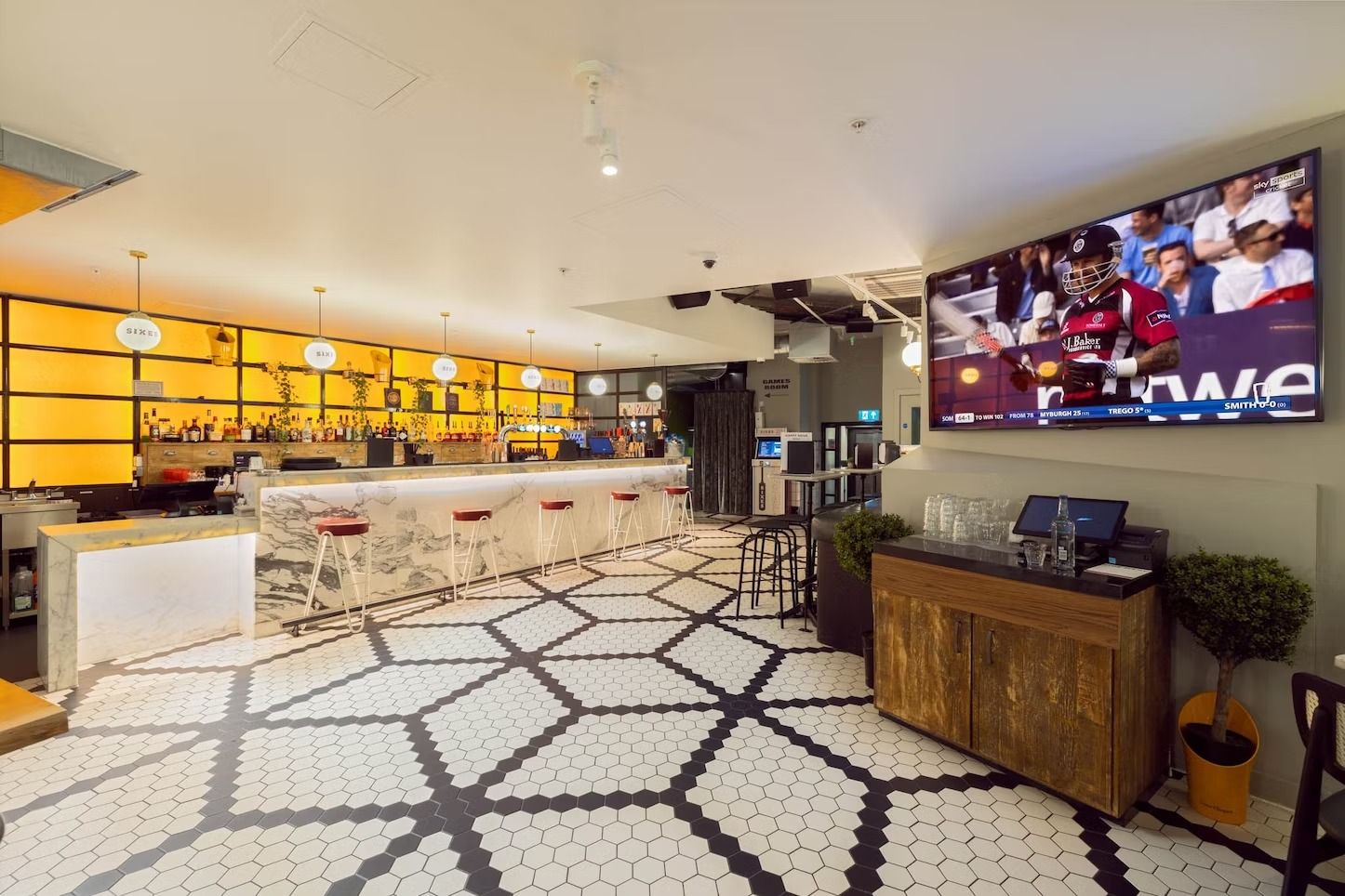 A thrilling cricket bar in Manchester: Sixes Cricket Manchester1
